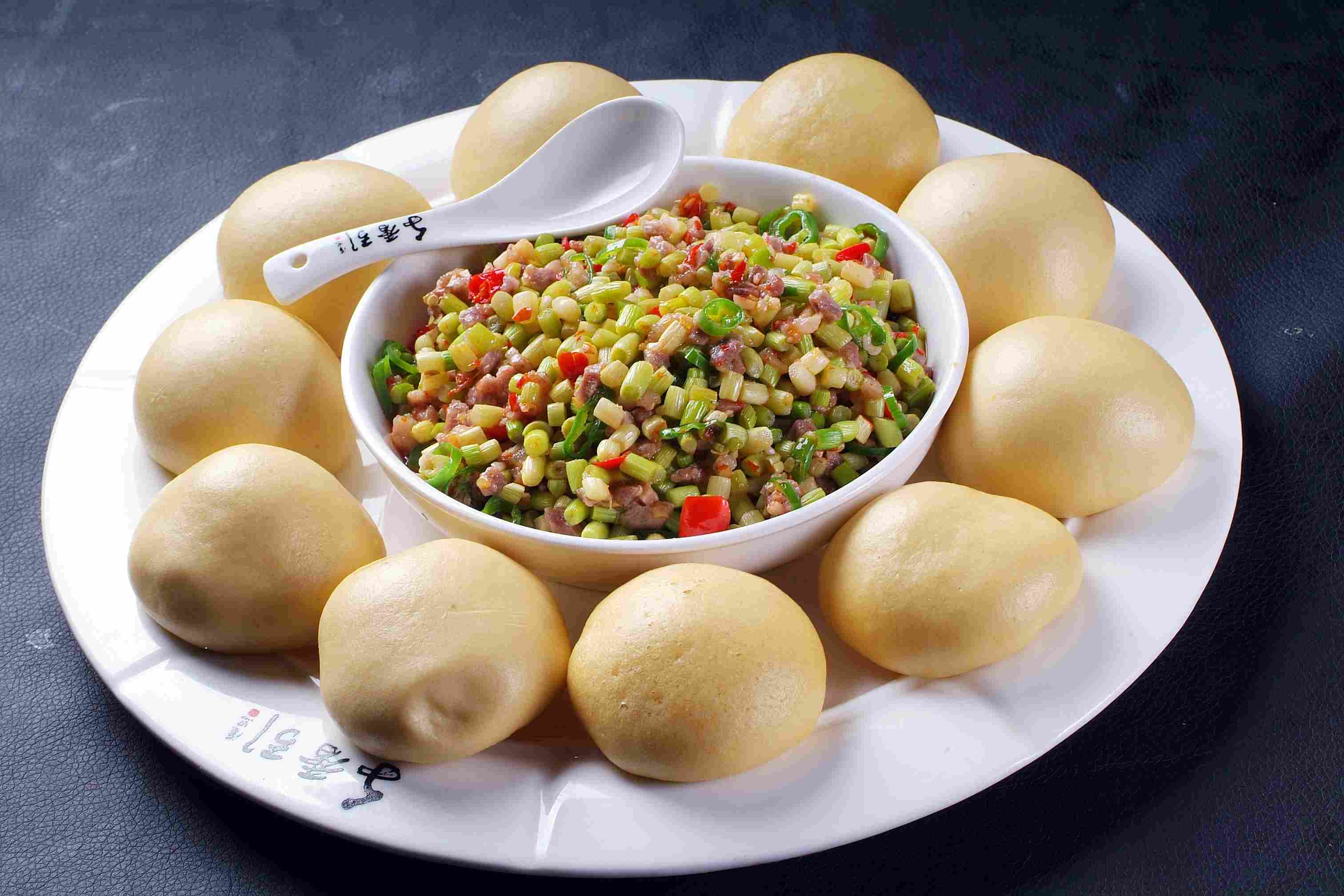 杂粮碎米鸭高清图片