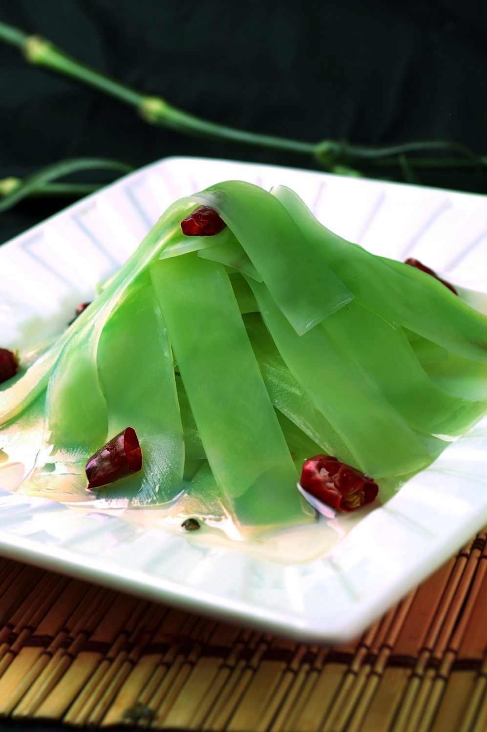 餐饮美食炝锅青笋片高清图片