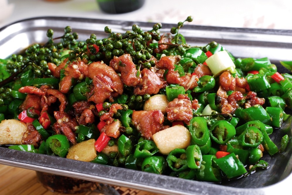 餐饮美食美味对话-乡村花椒鸡宣传图片灯箱