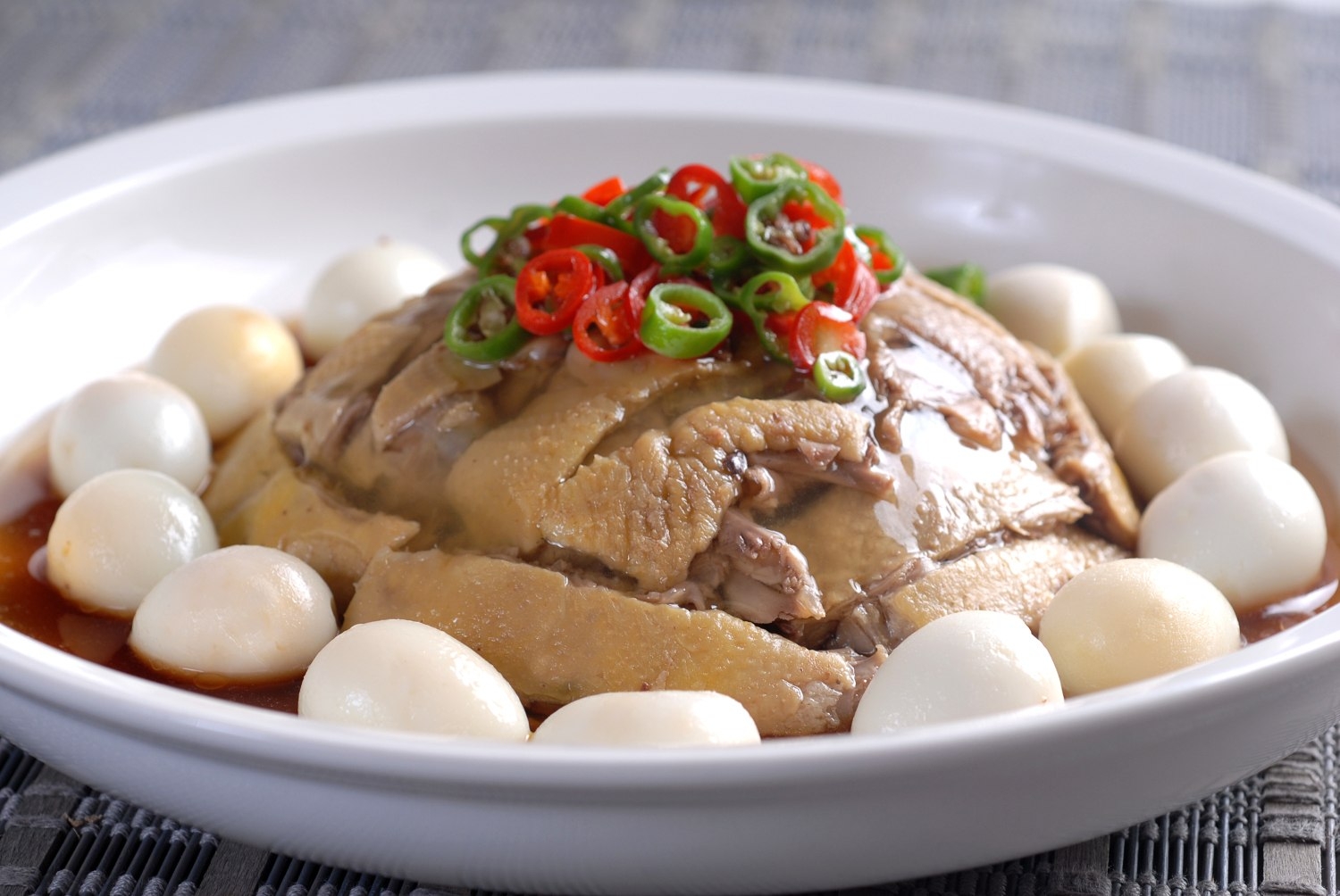 餐饮美食美极乳鸽高清图片