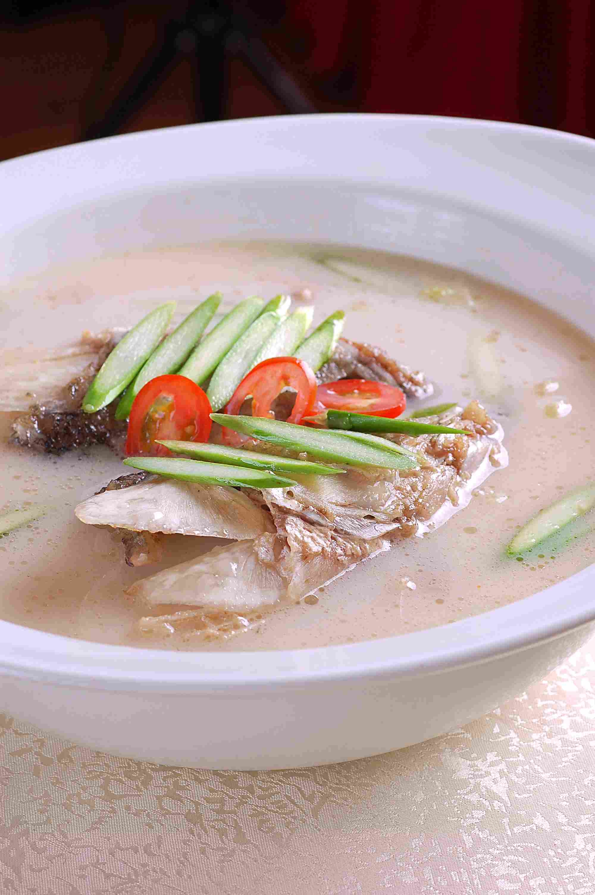 芦笋鱼头汤1高清图片