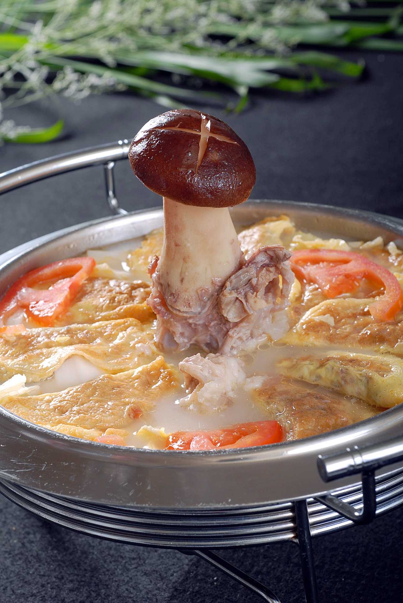 高清图片餐饮美食川菜筒骨煮蛋饺高清图片