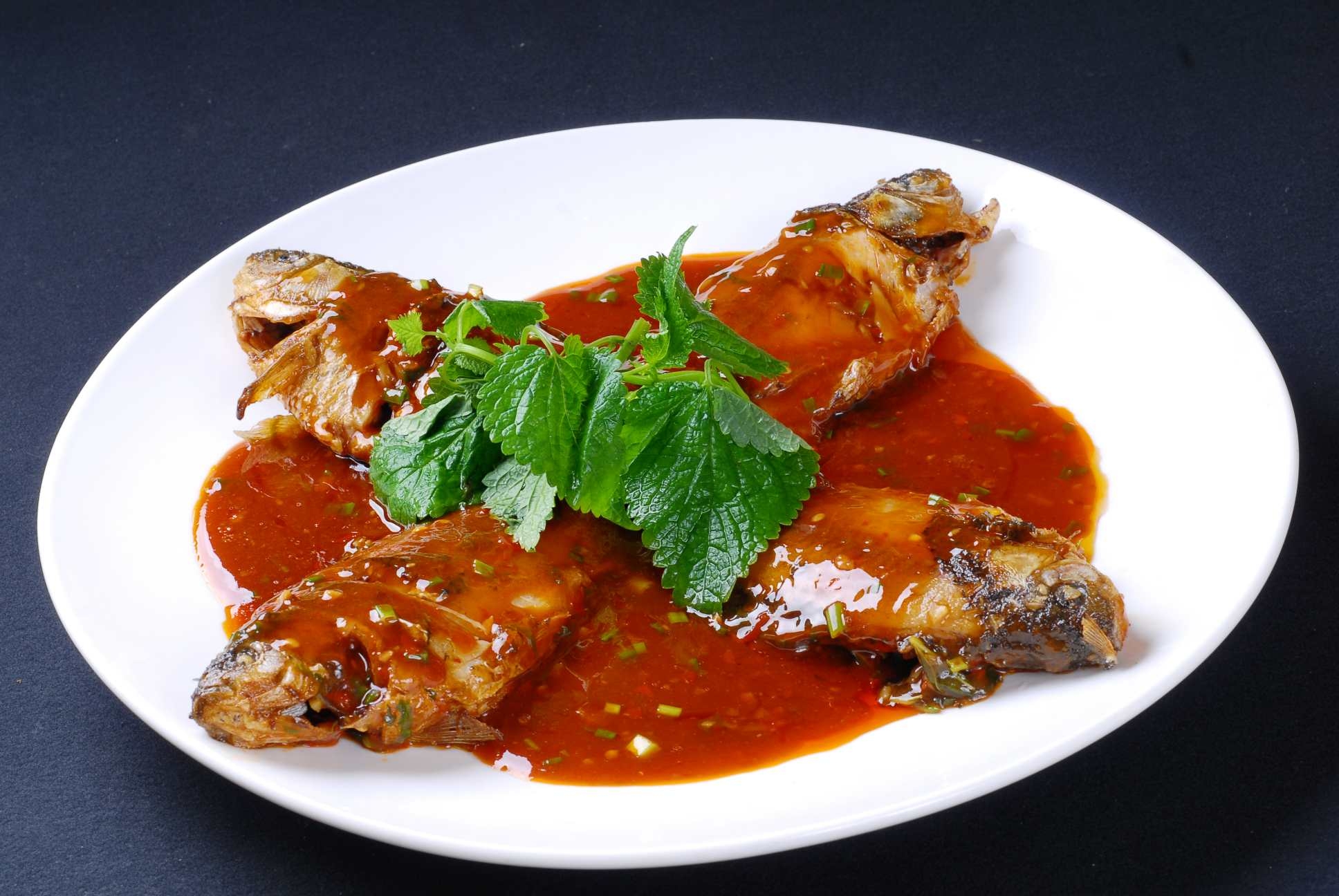 餐饮美食藿香鲫鱼高清图片