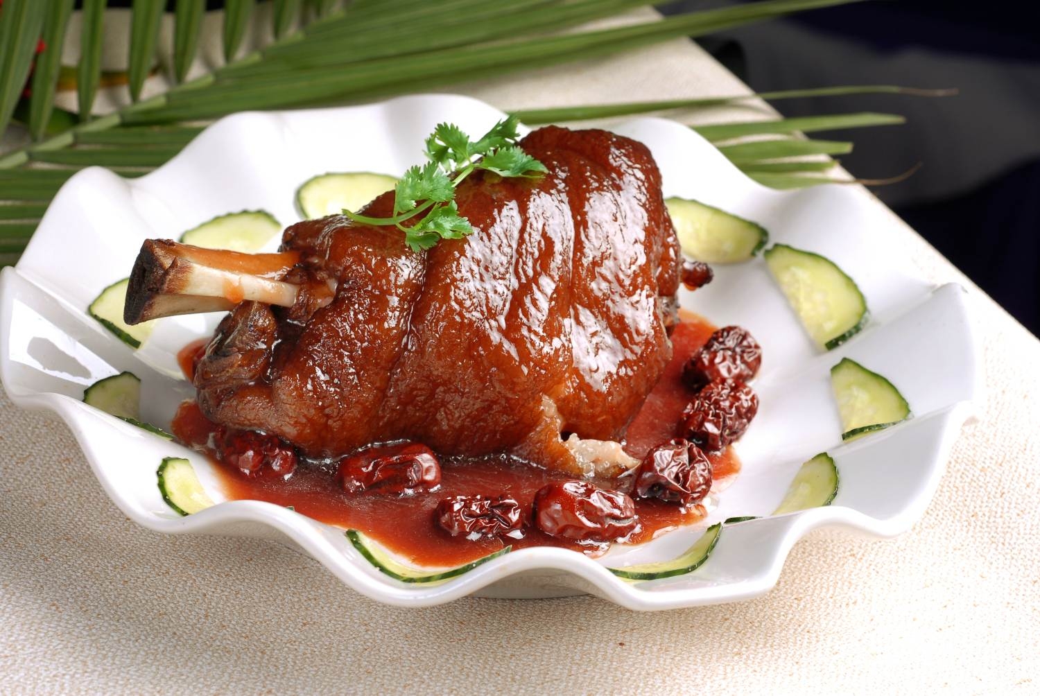 餐饮美食川菜红枣煨全肘高清图片