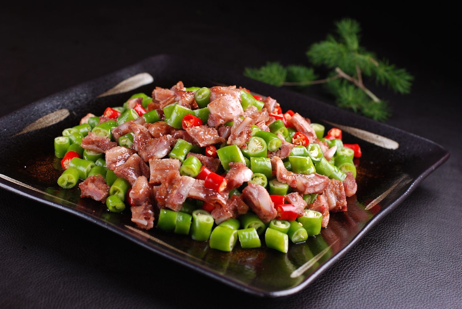 餐饮美食辣爆生骨脆高清图片