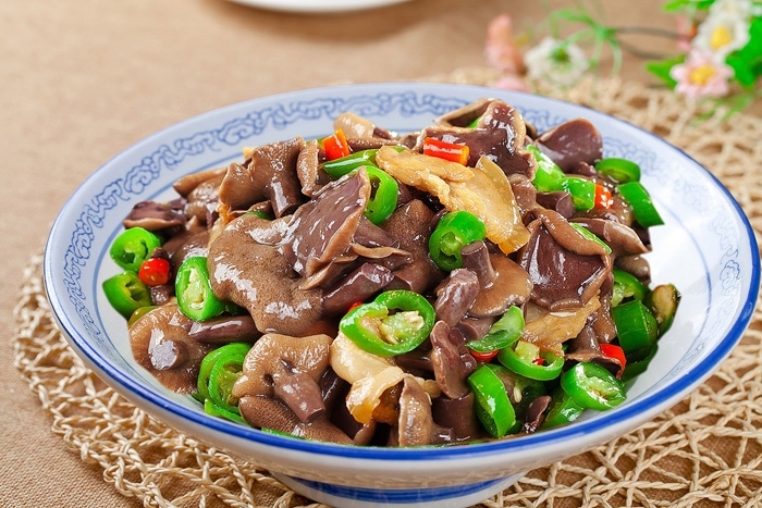 青椒炒红乳牛肝菌 小炒牛肝菌