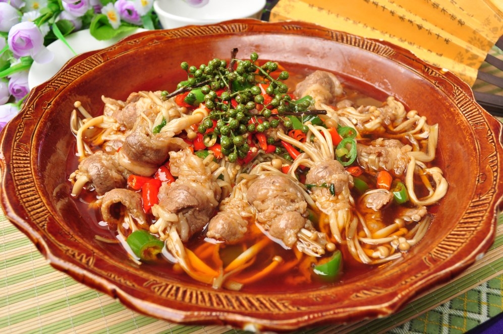 餐饮美食川菜牛鲜椒肥牛高清图片