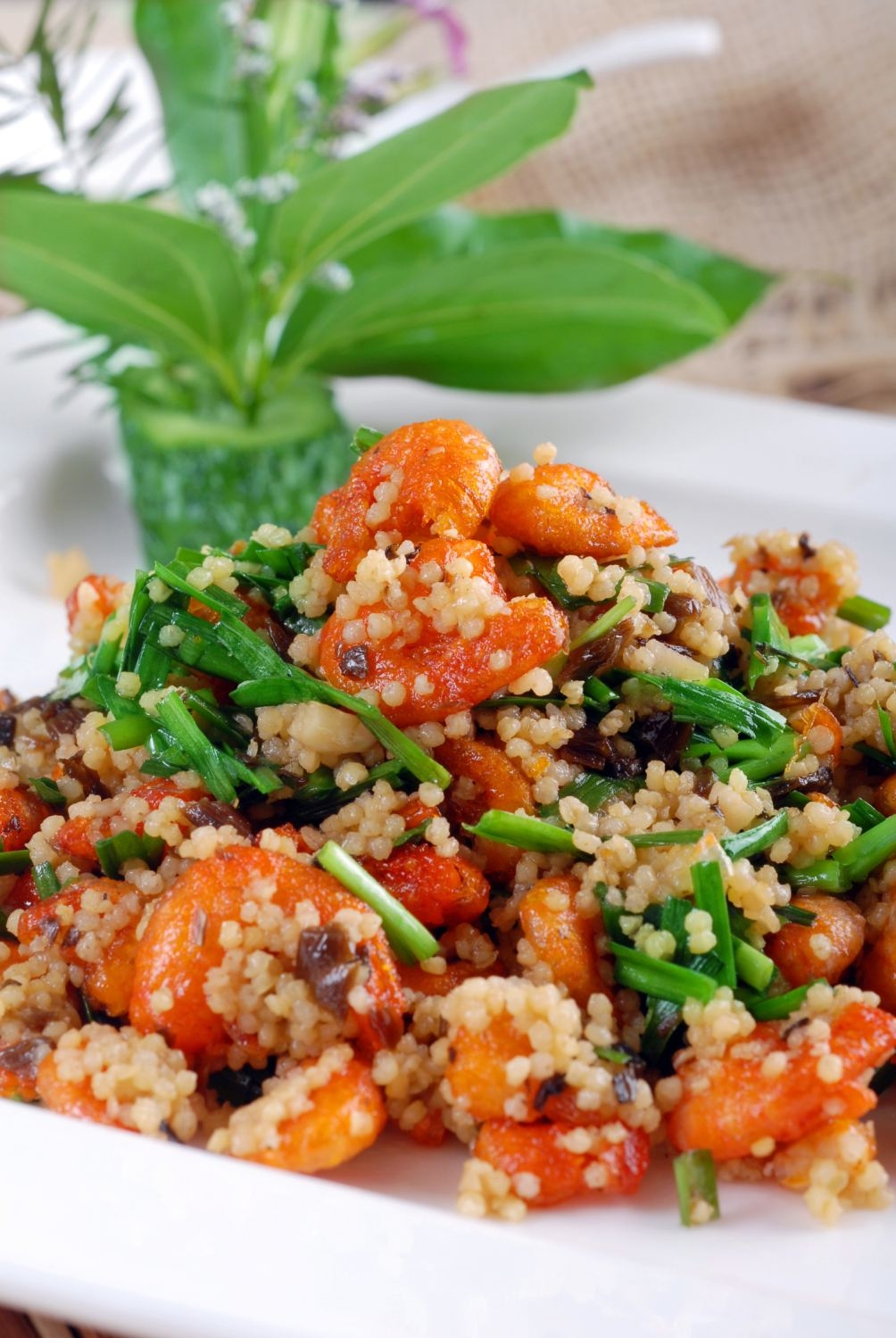 韭菜炒河虾高清图片