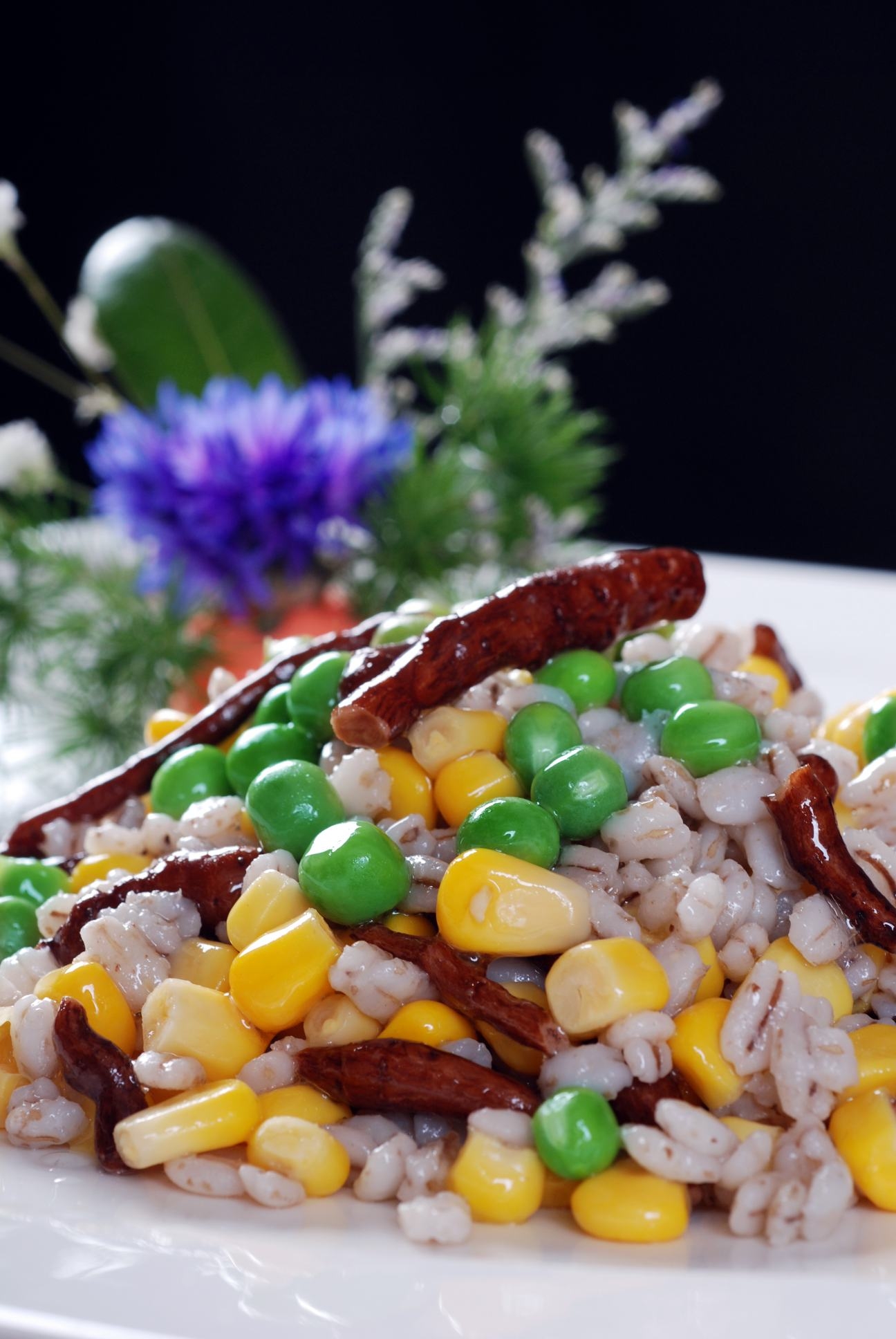 餐饮美食川菜青稞炒人参果高清图片
