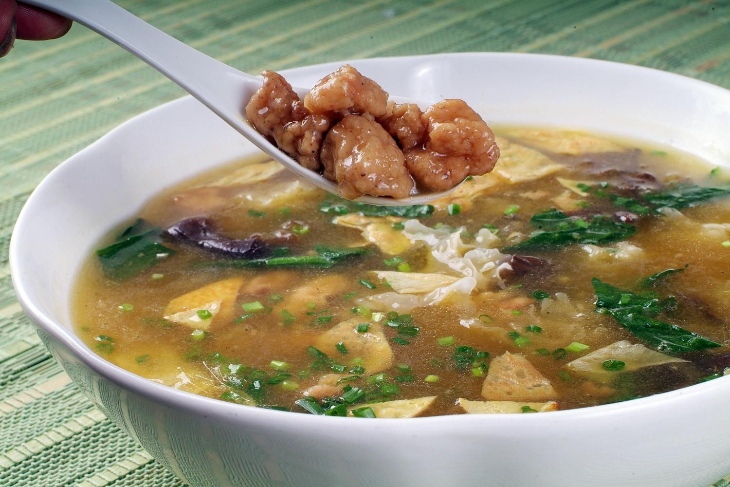 餐饮美食大碗核桃肉高清图片