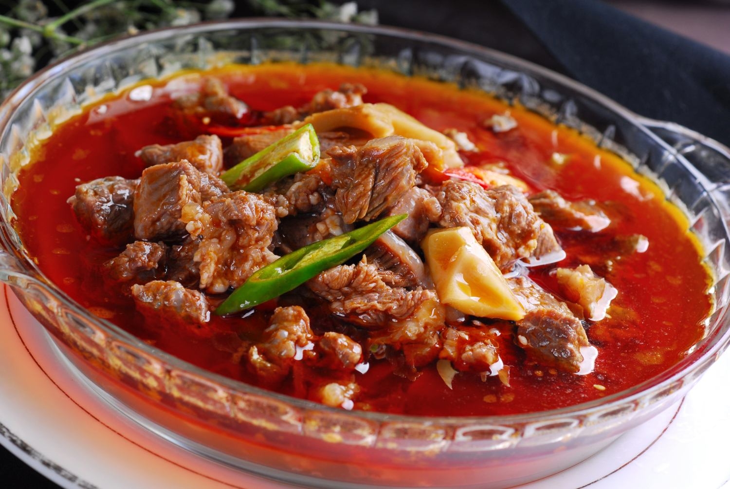 热烟笋烧牛腩高清图片