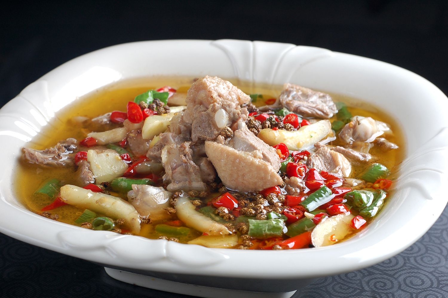 高清图片餐饮美食川菜椒香仔鸭高清图片