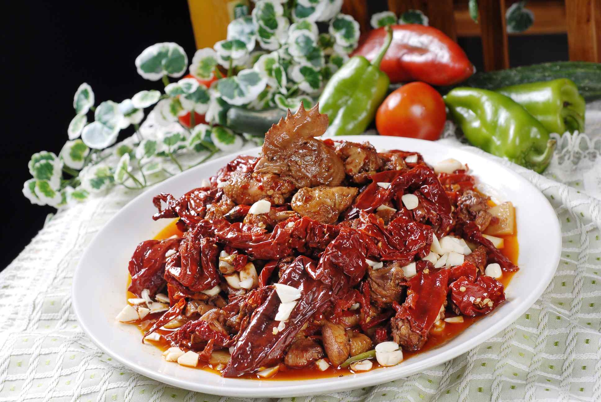 柴窝铺盖大盘鸡高清图片