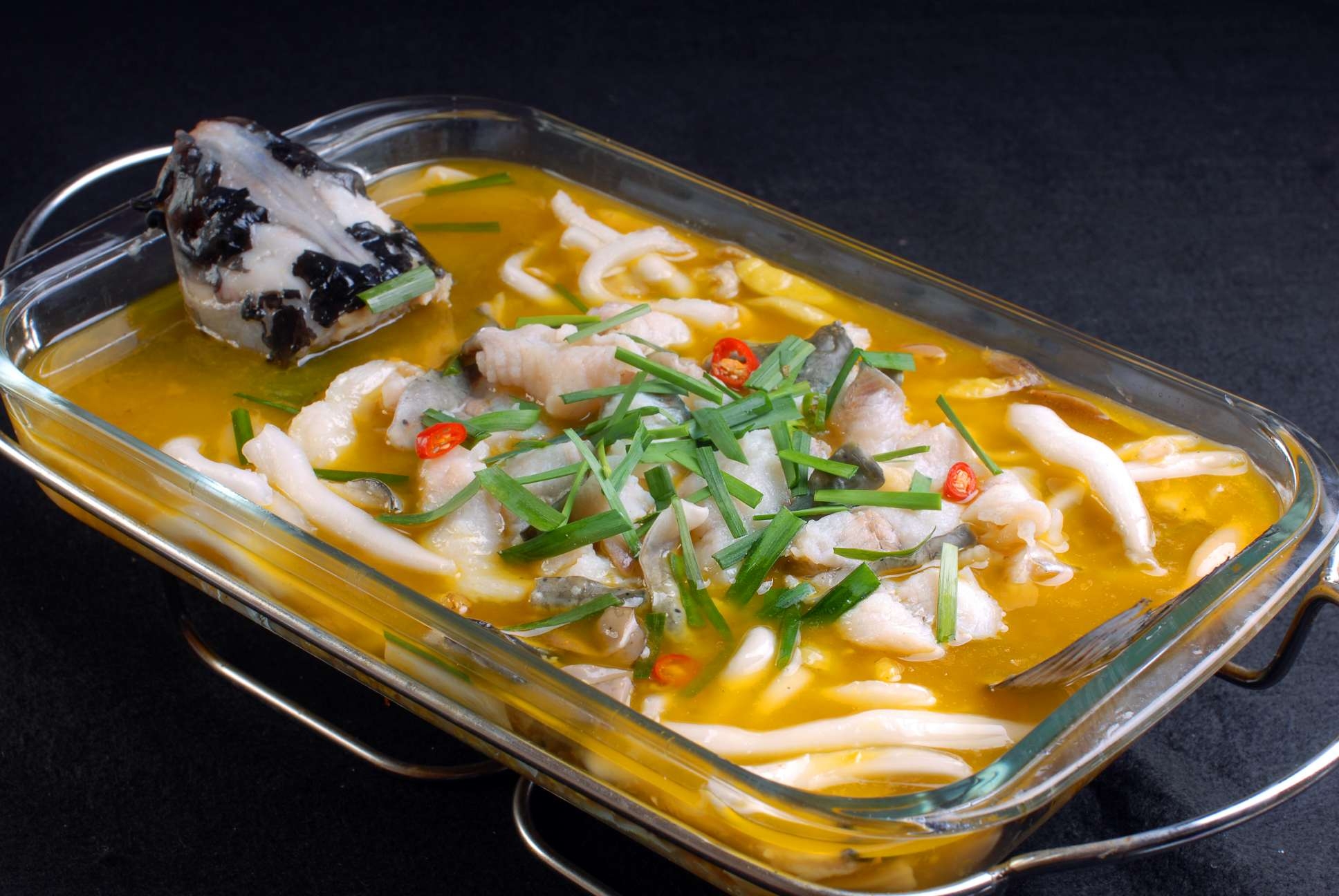 餐饮美食韭香钳鱼高清图片