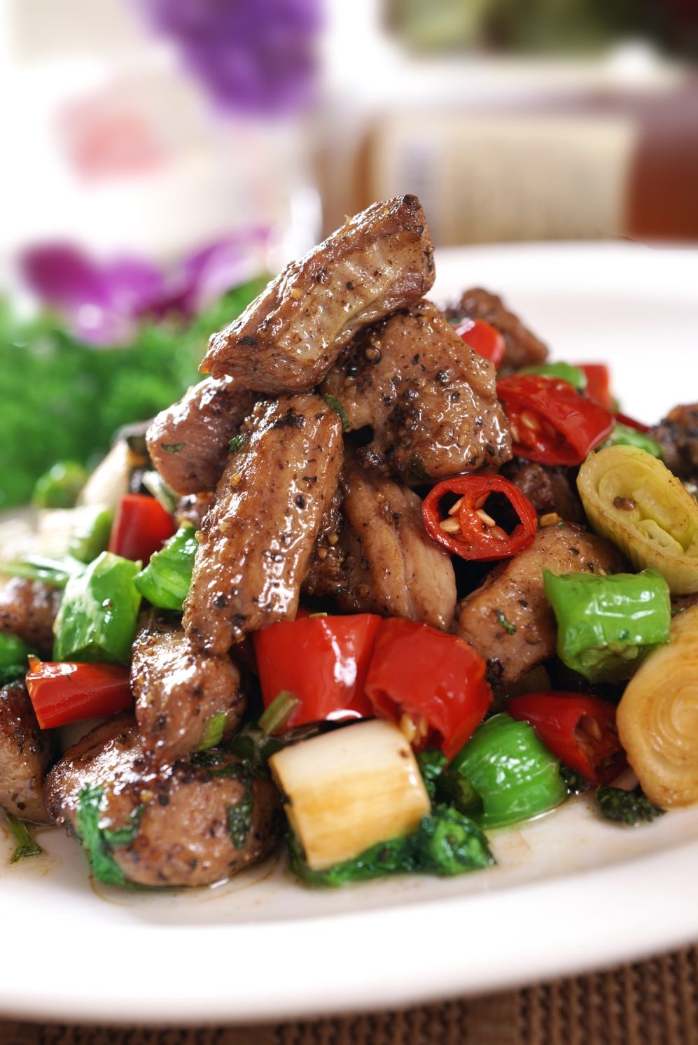 餐饮美食热九层塔京葱爆肋眼王高清图片