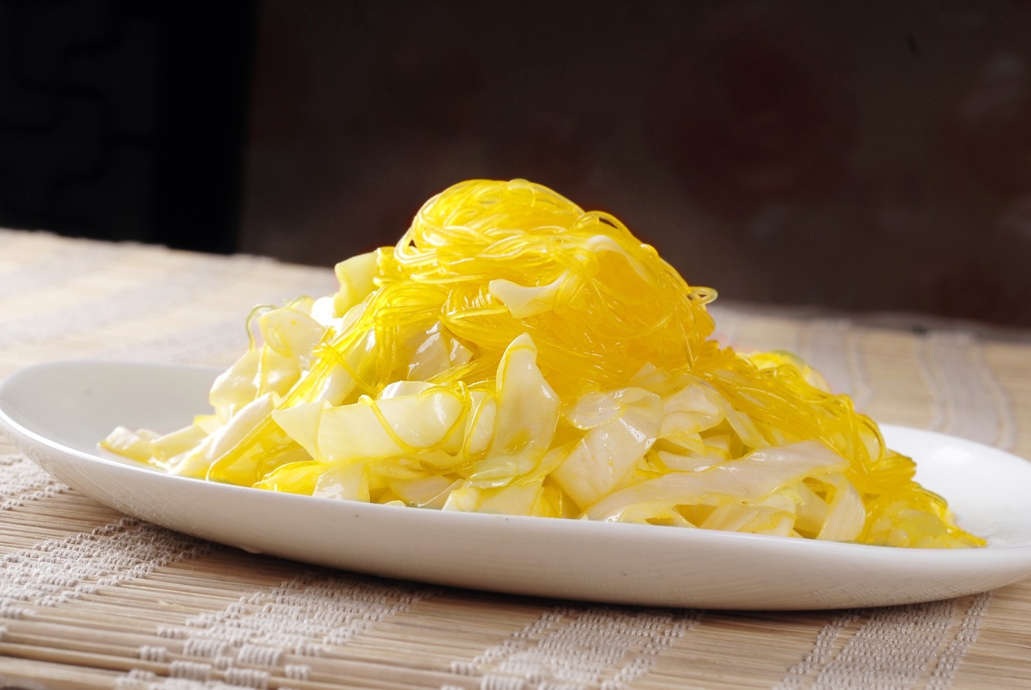 餐饮美食川菜莲白炒粉丝1高清图片