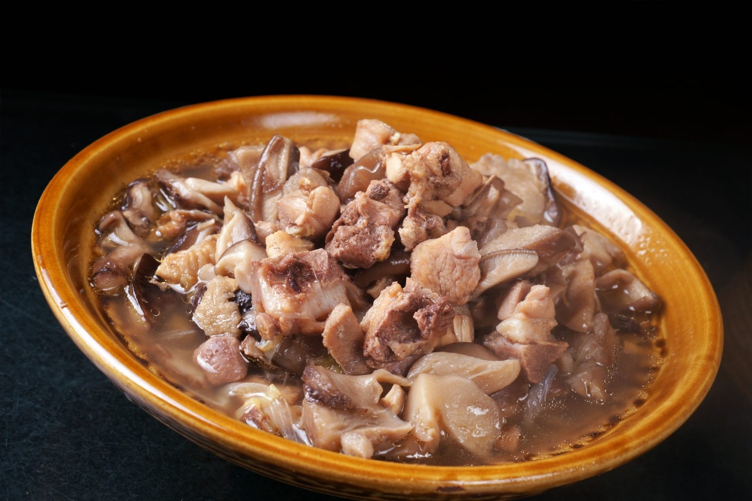 烧香菇烧鸡高清图片