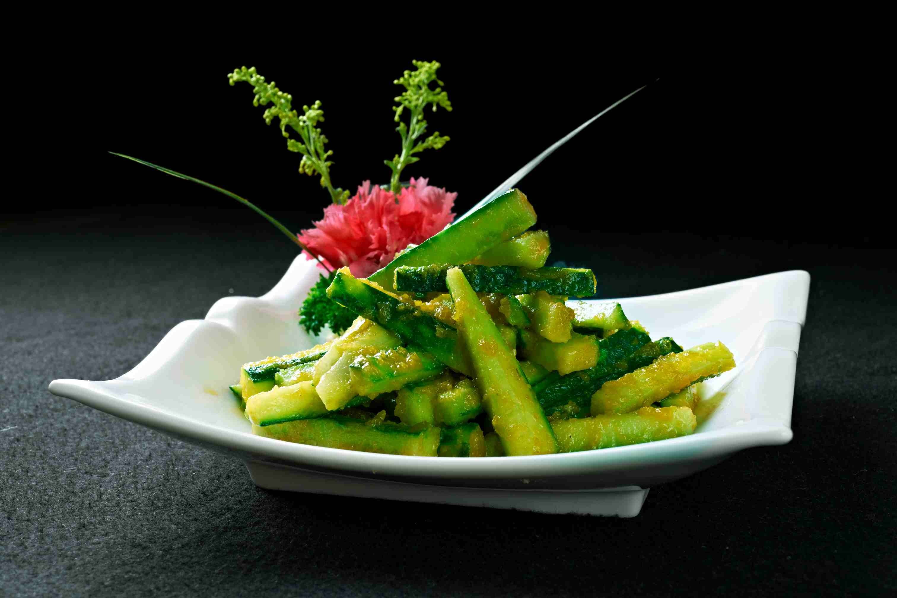 餐饮美食蟹黄青瓜高清图片