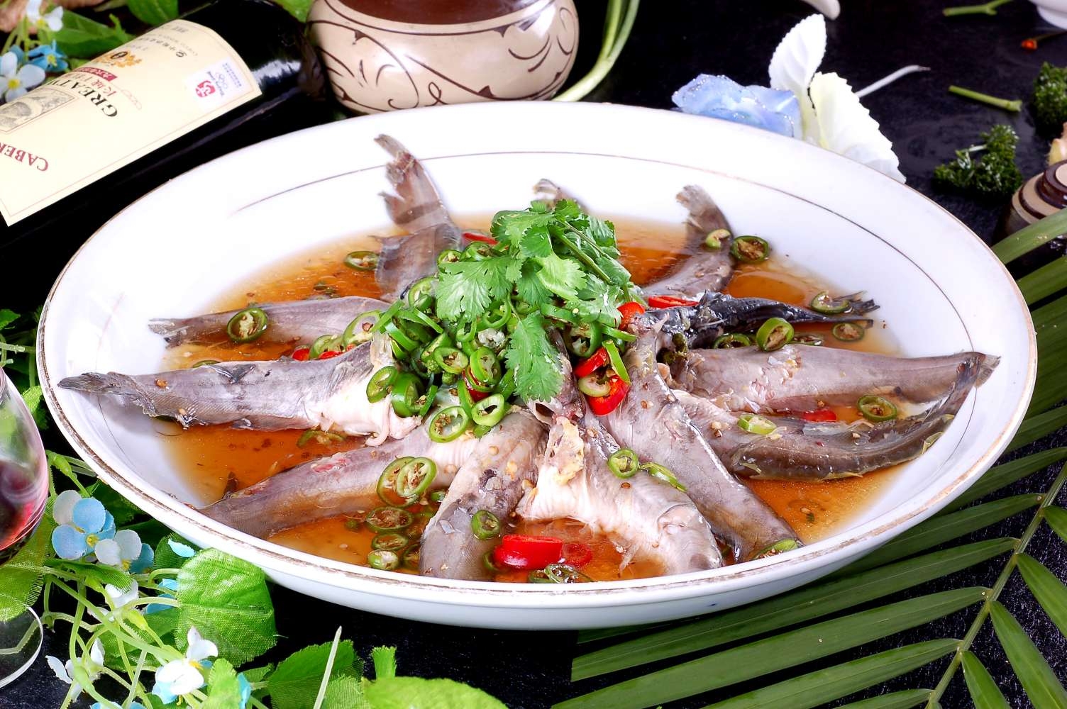 餐饮美食川菜鲜椒仔鲢高清图片