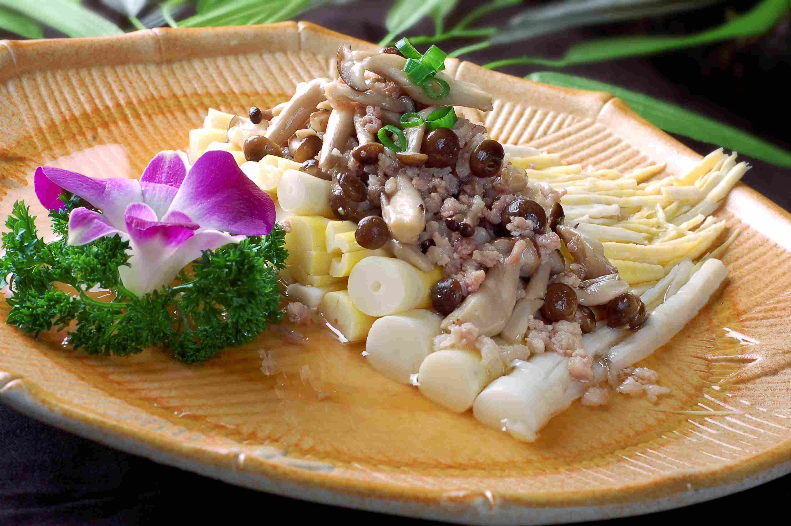 蟹味菇拔罗汉笋高清图片