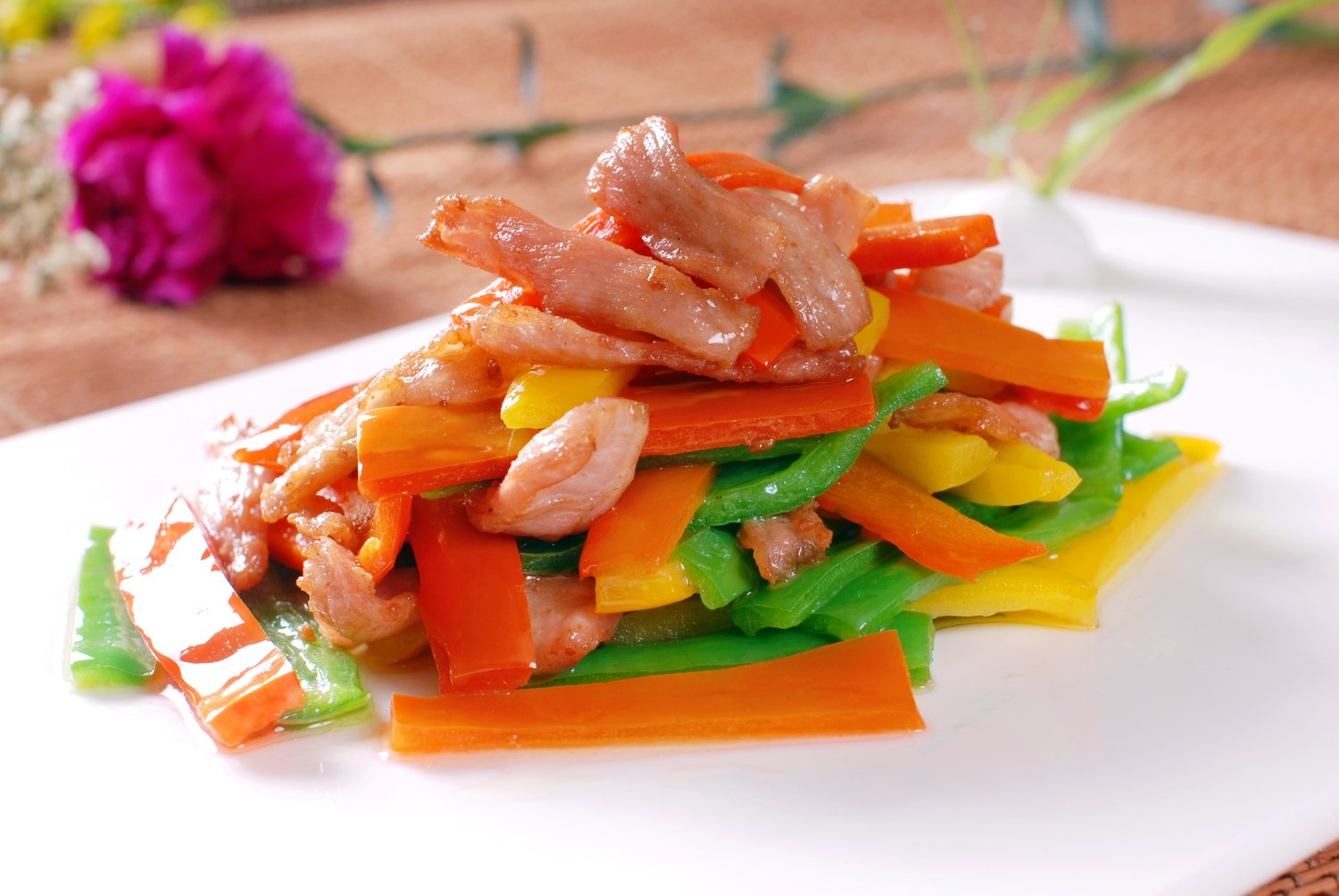 餐饮美食金椒爆爽肉高清图片