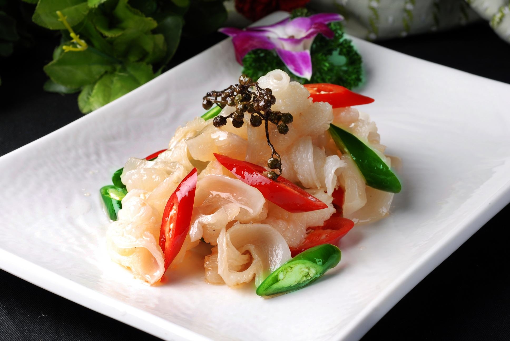 餐饮美食川菜鲜椒鳄鱼肠高清图片