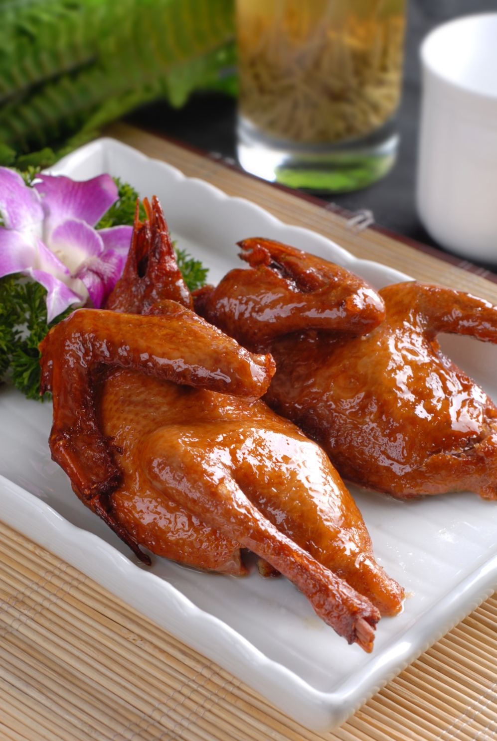 脆皮乳鸽高清图片