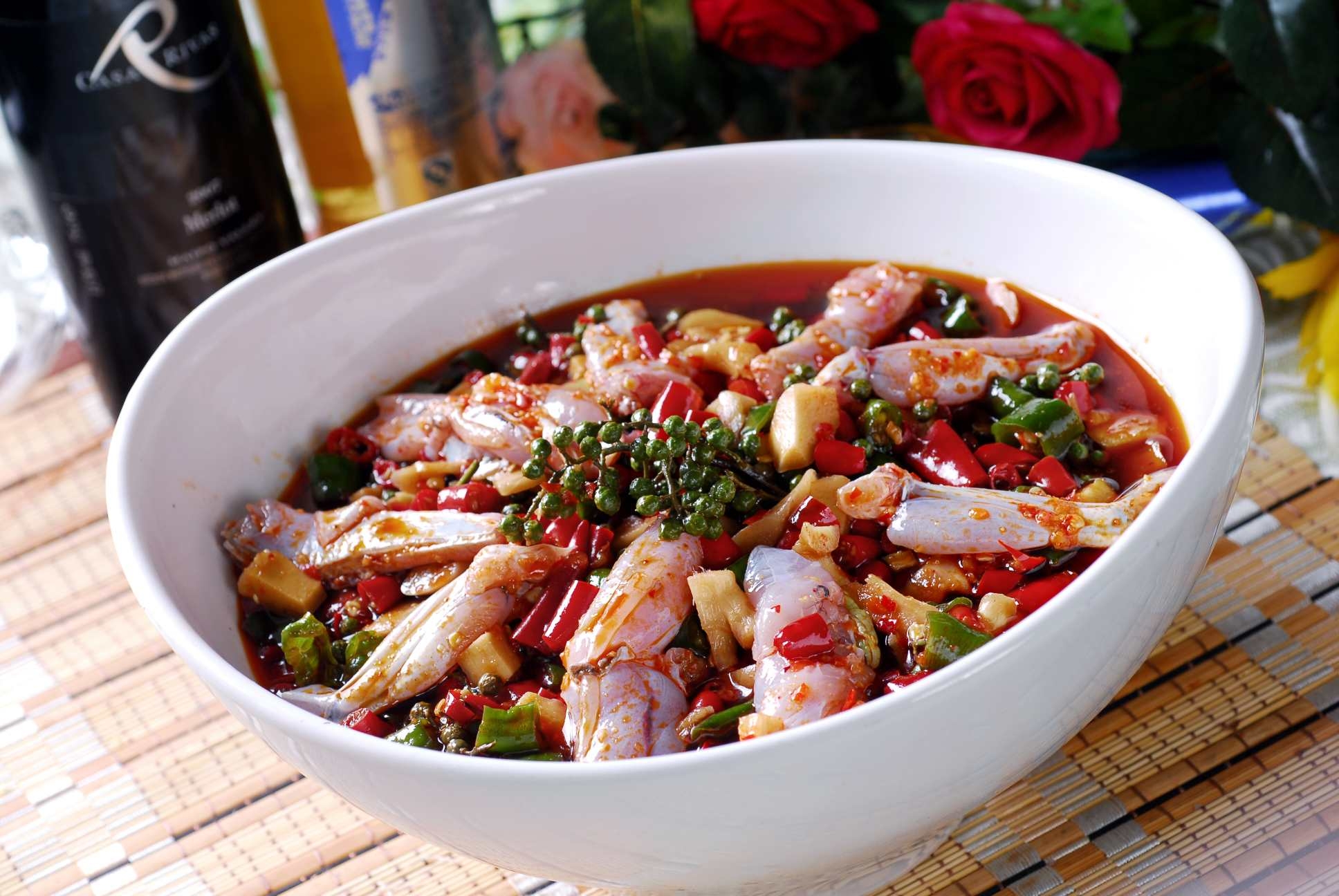 鲜椒仔姜蛙高清图片