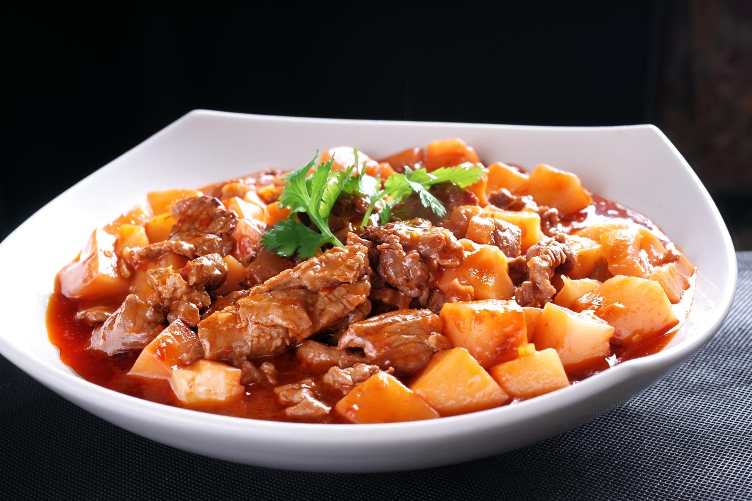 凉粉烧牛肉高清图片