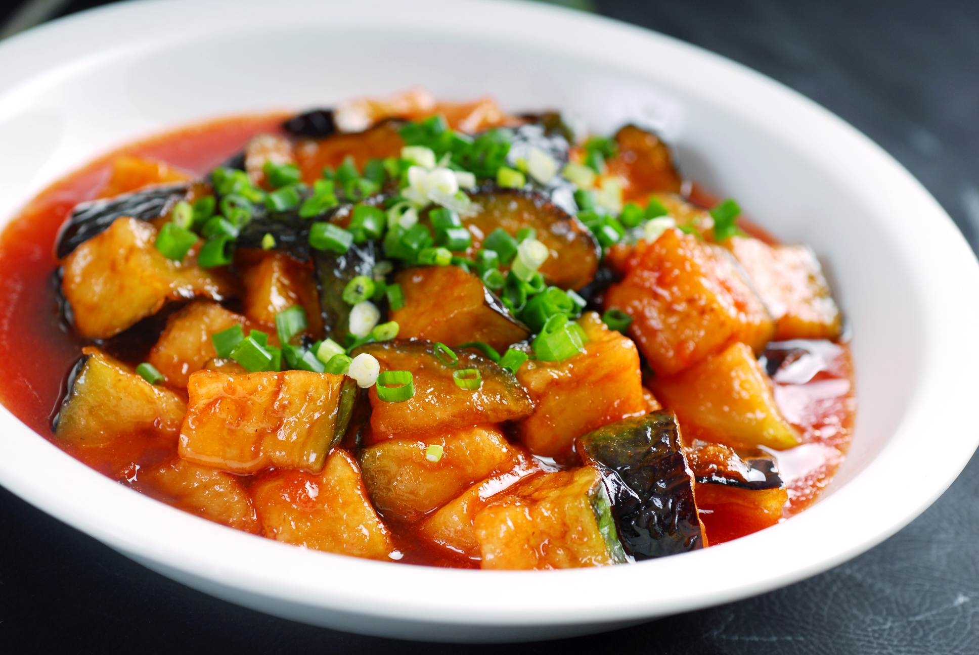 餐饮美食川菜酱香茄子高清图片