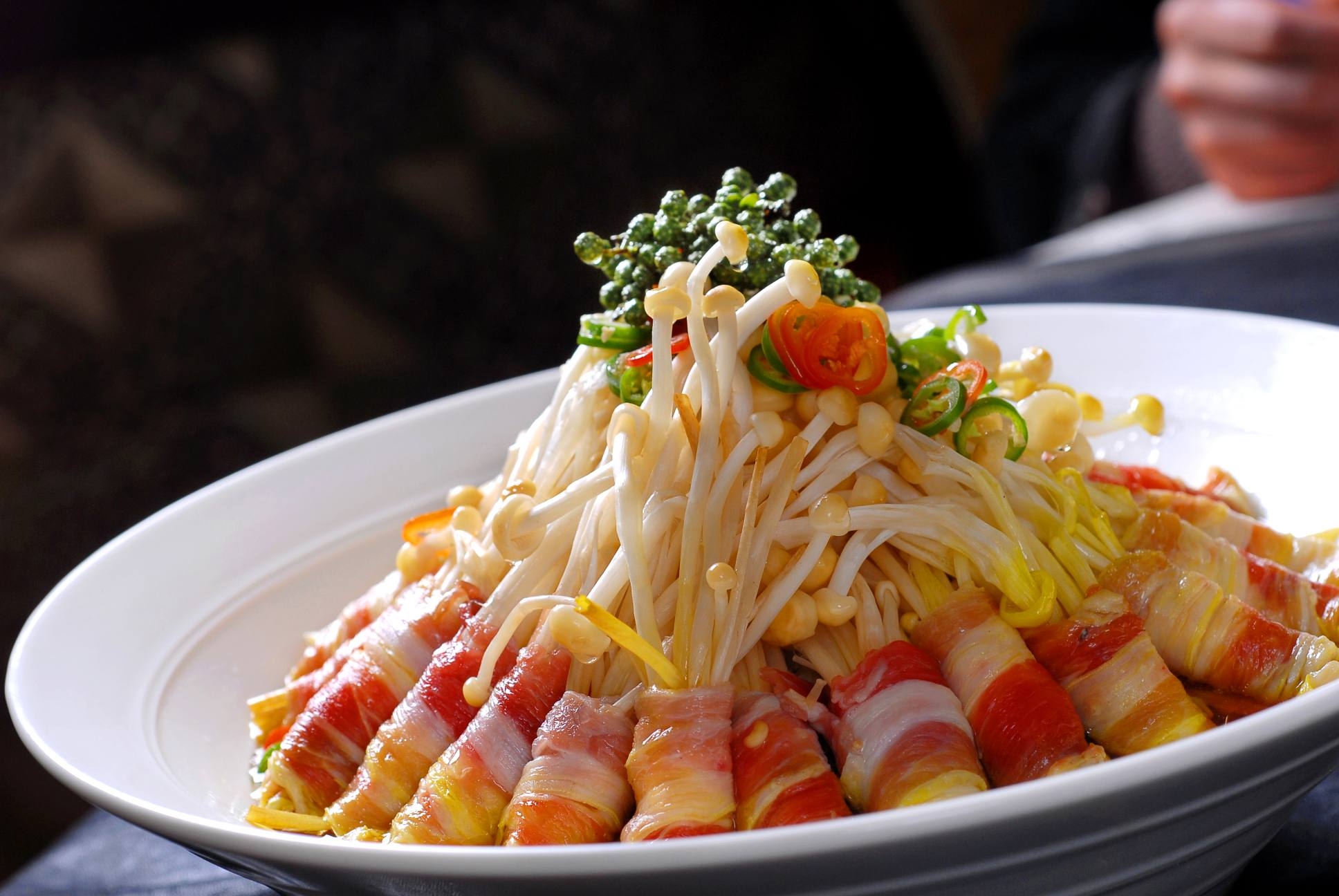 餐饮美食金汤肥牛宣传图片灯箱