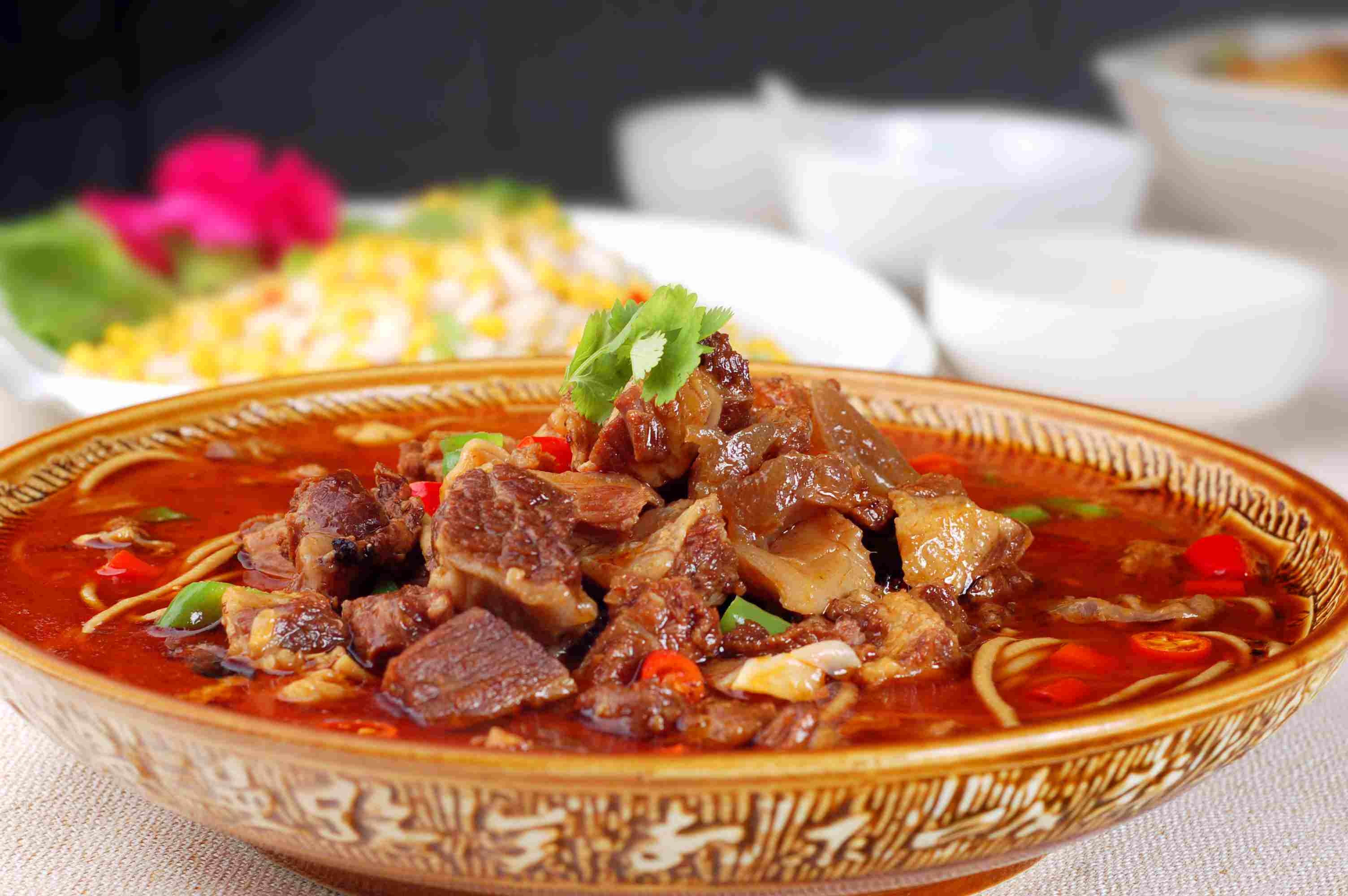 餐饮美食川菜荞面烩牛腩高清图片