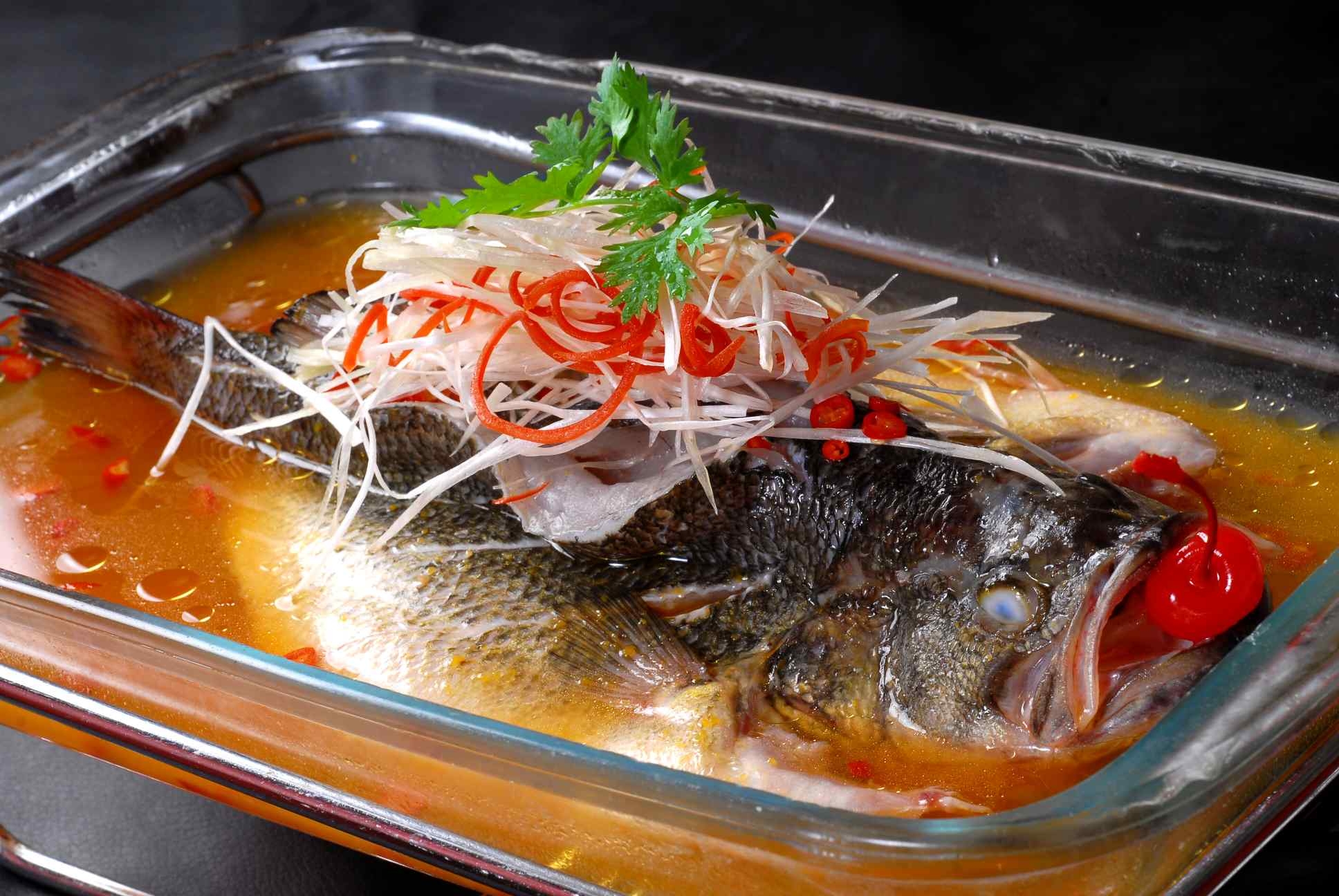 餐饮美食明炉酸汤鲈鱼高清图片