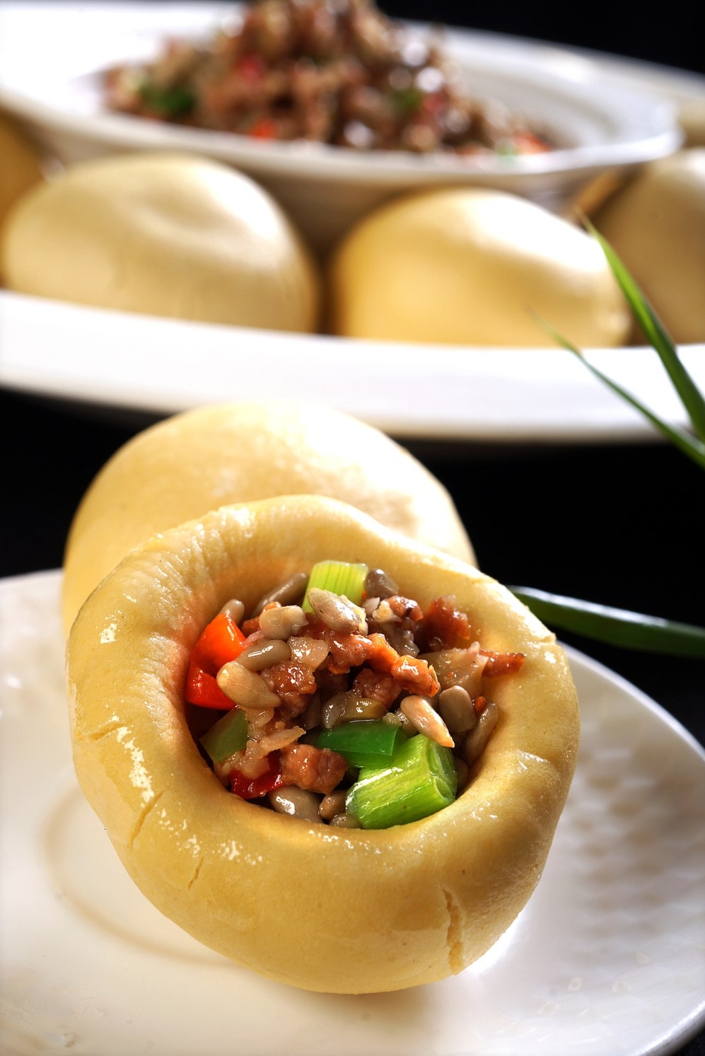 餐饮美食粗粮鸭粒包高清图片