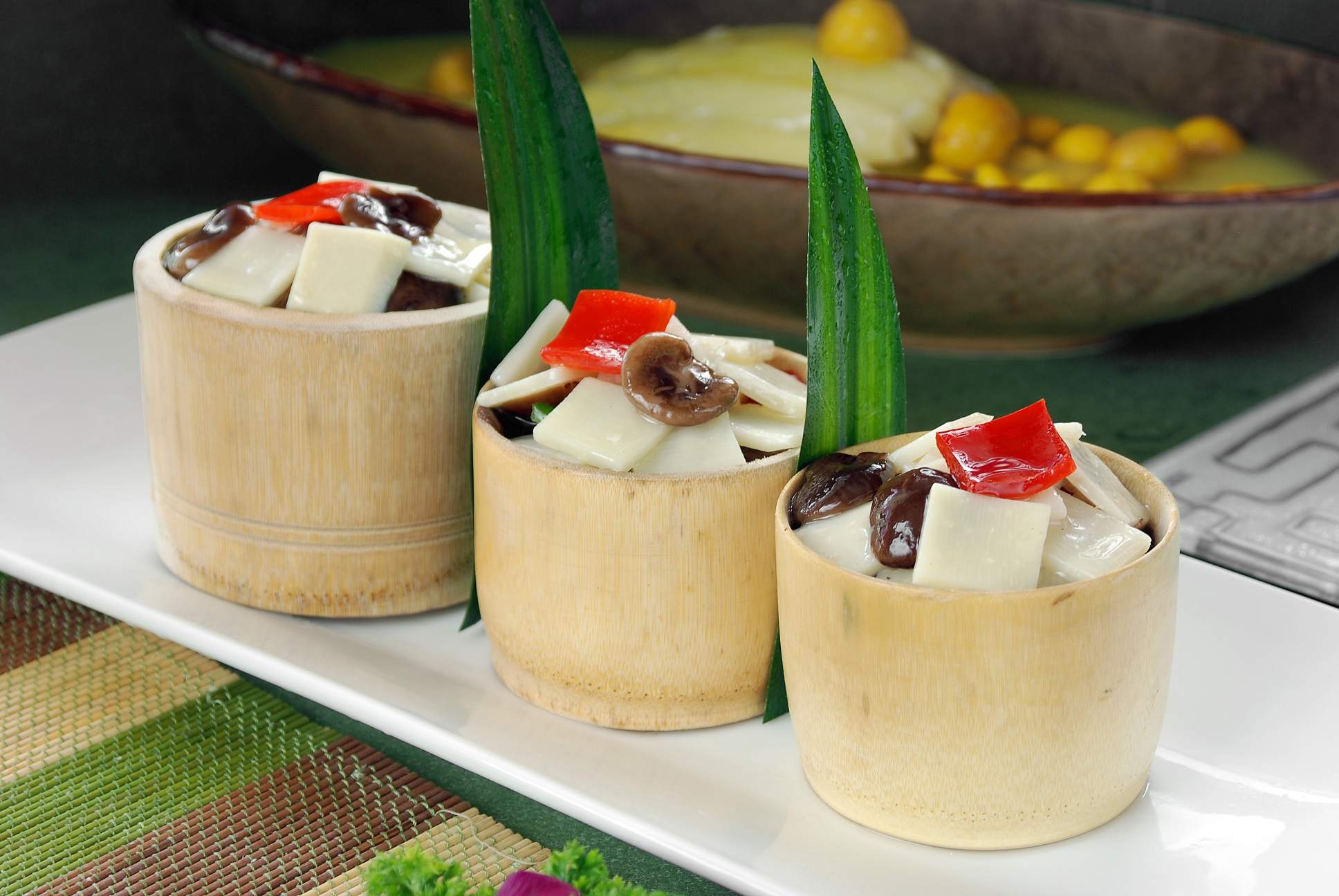 餐饮美食香菇炒竹笋宣传图片灯箱