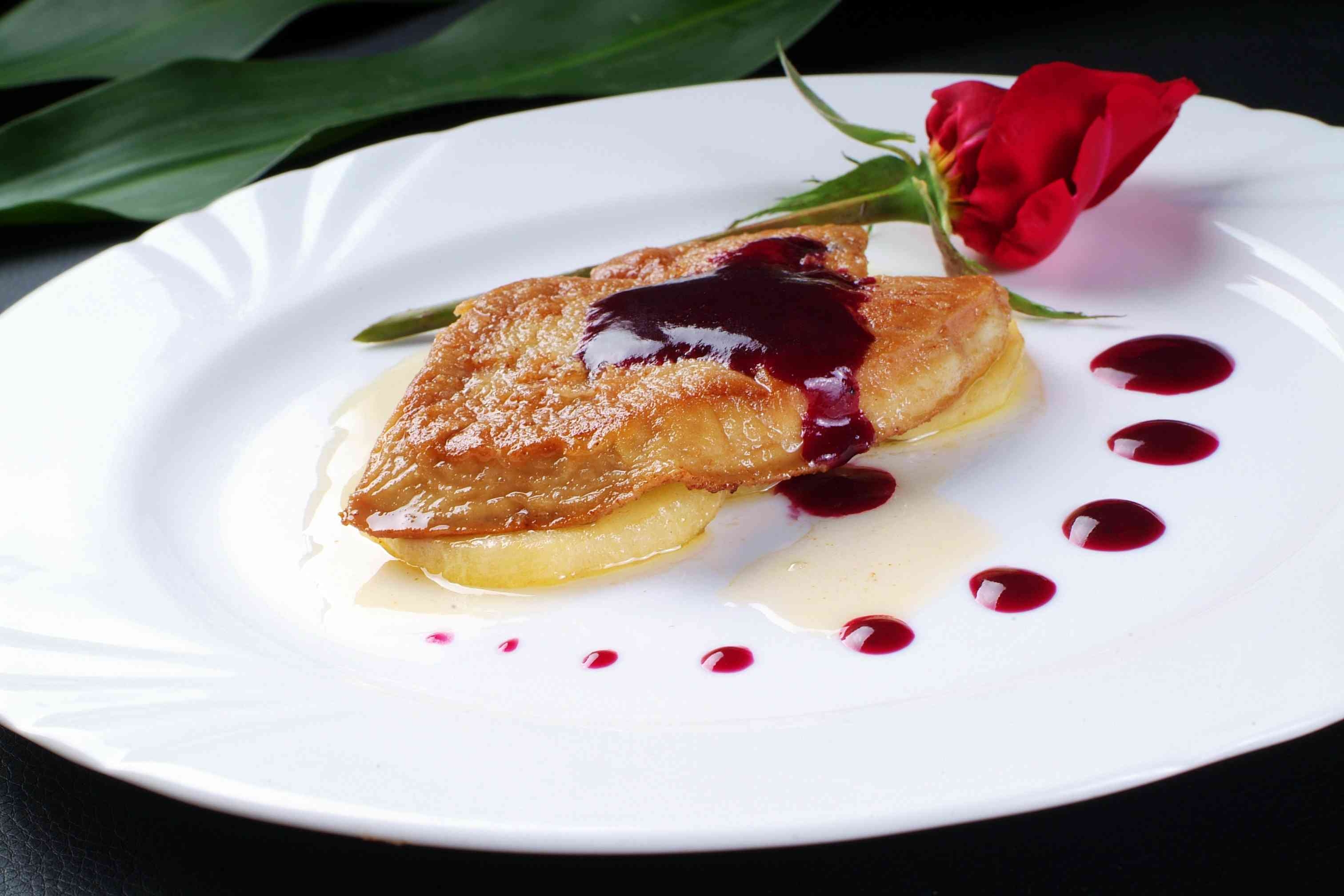 餐饮美食香煎法国鹅肝高清图片