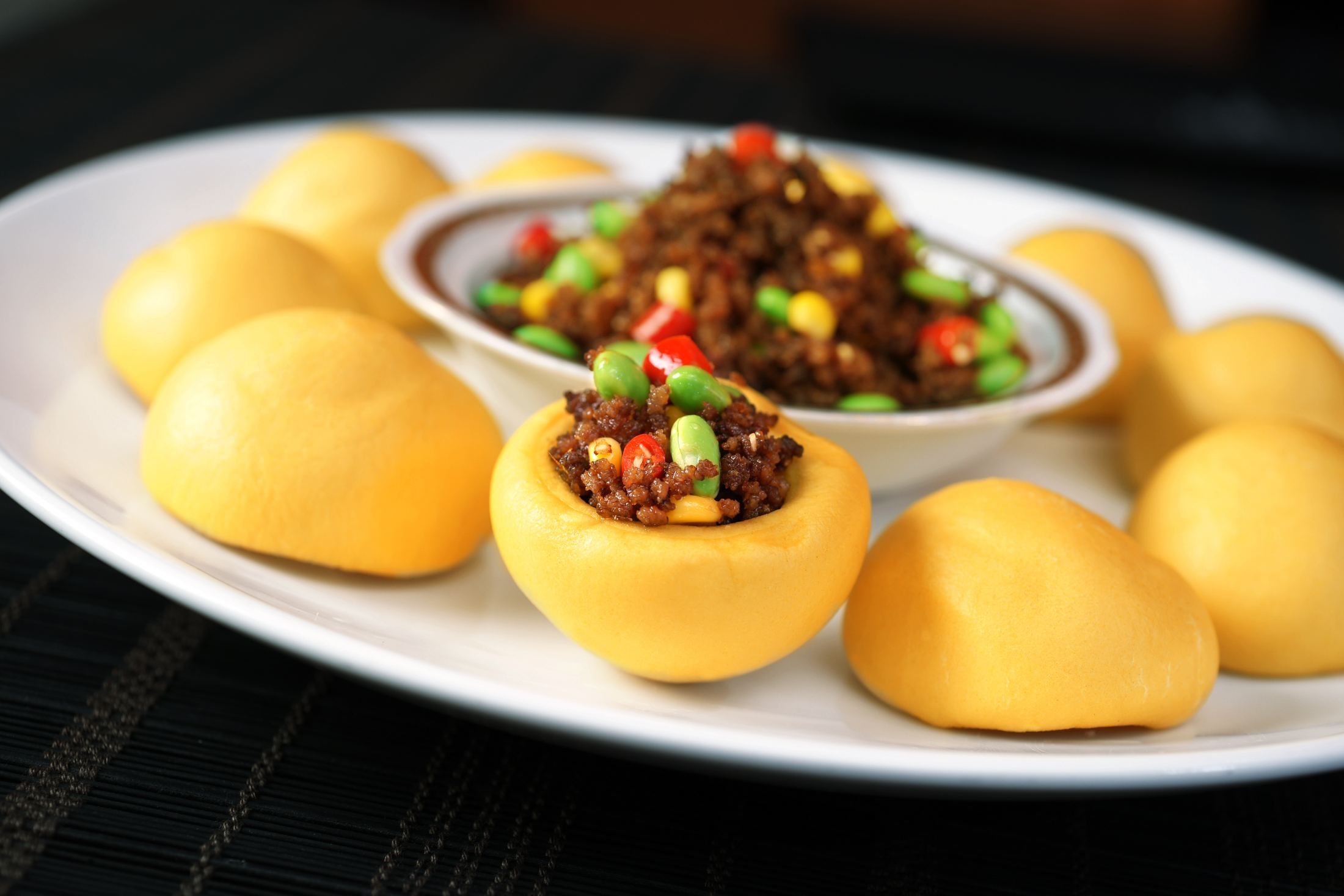 餐饮美食川菜粗粮玉米包高清图片