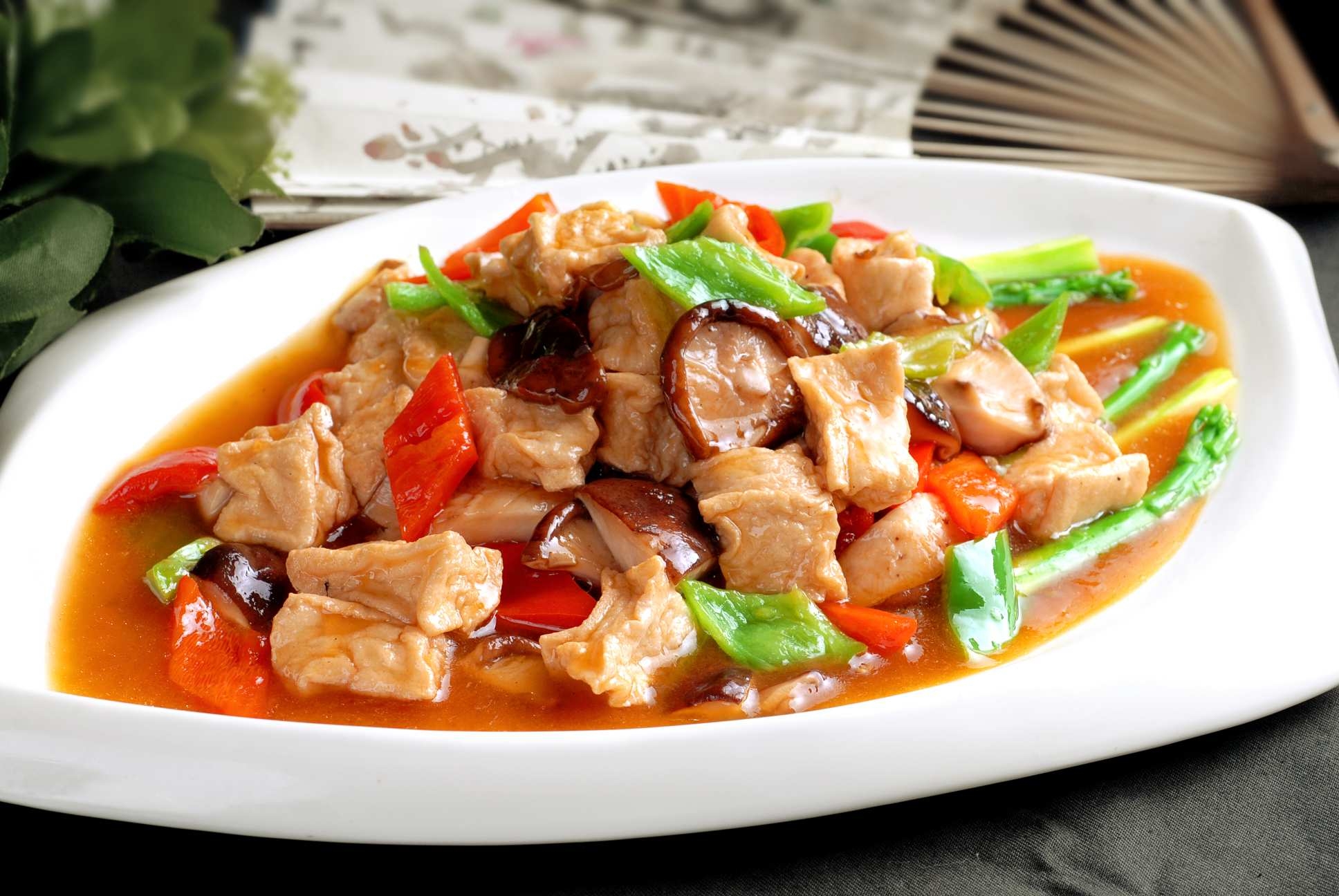 餐饮美食热香菇烩豆腐高清图片