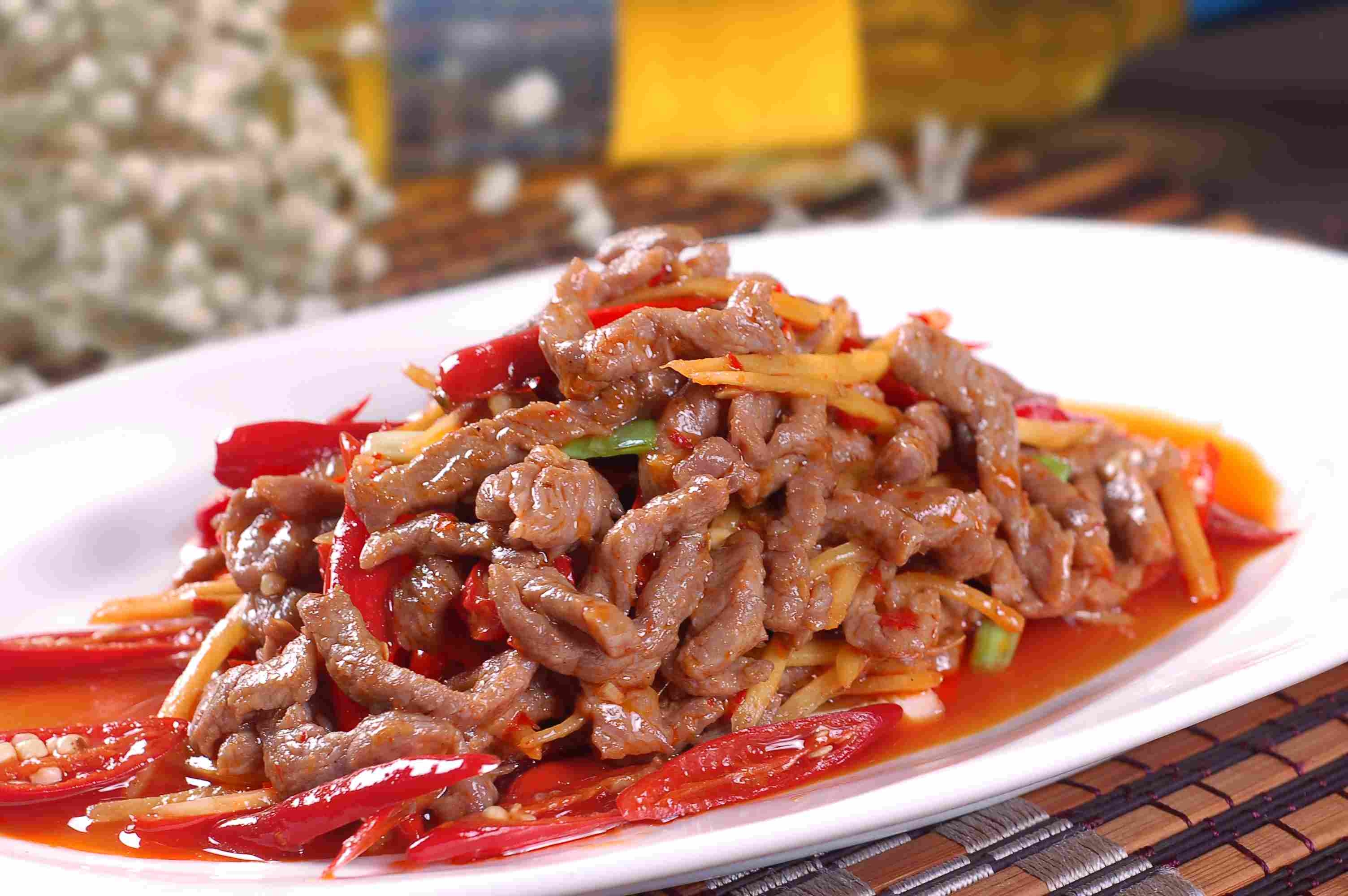 热菜小米辣牛肉丝高清图片