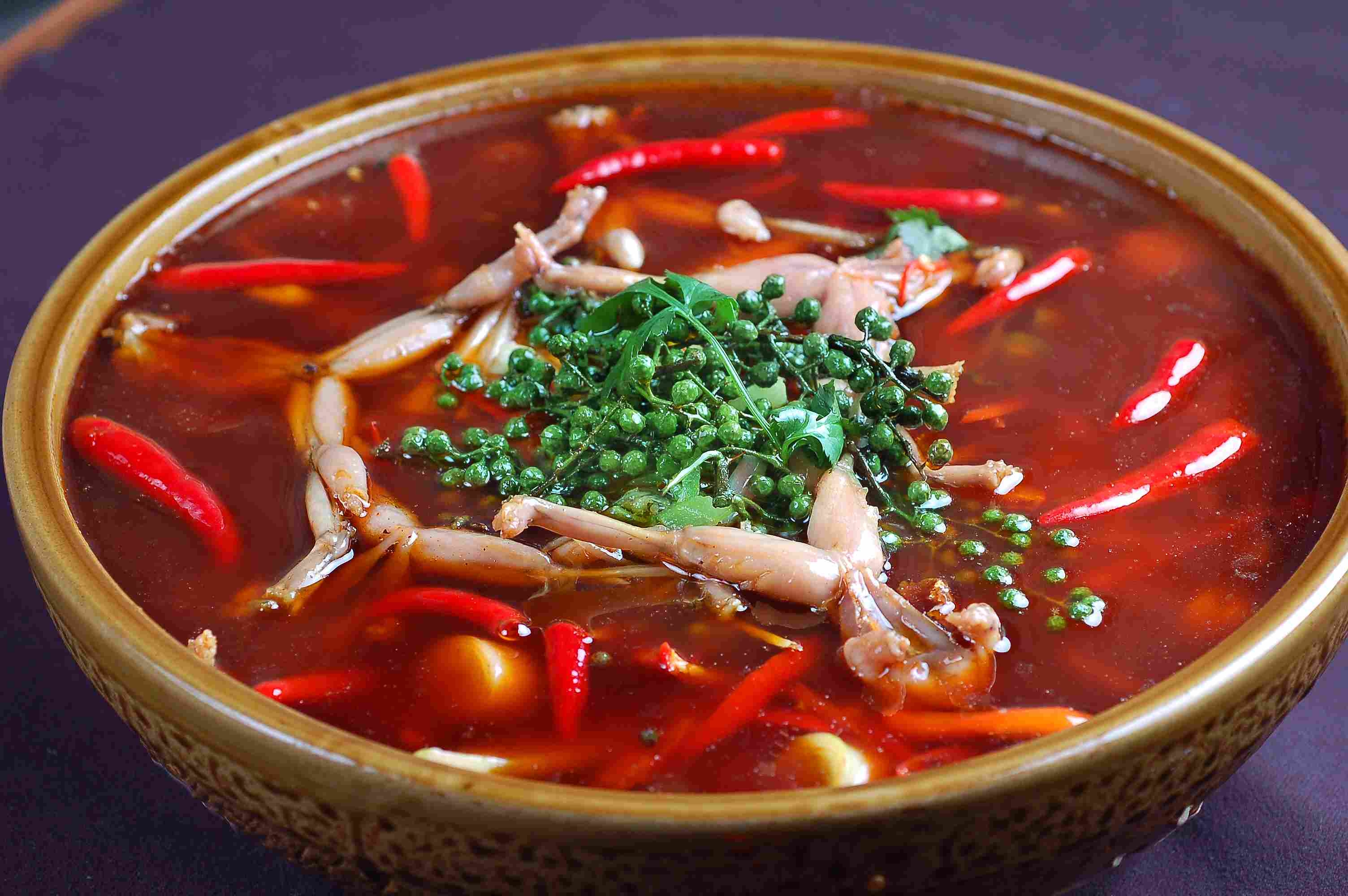 餐饮美食仔姜牛蛙宣传图片灯箱