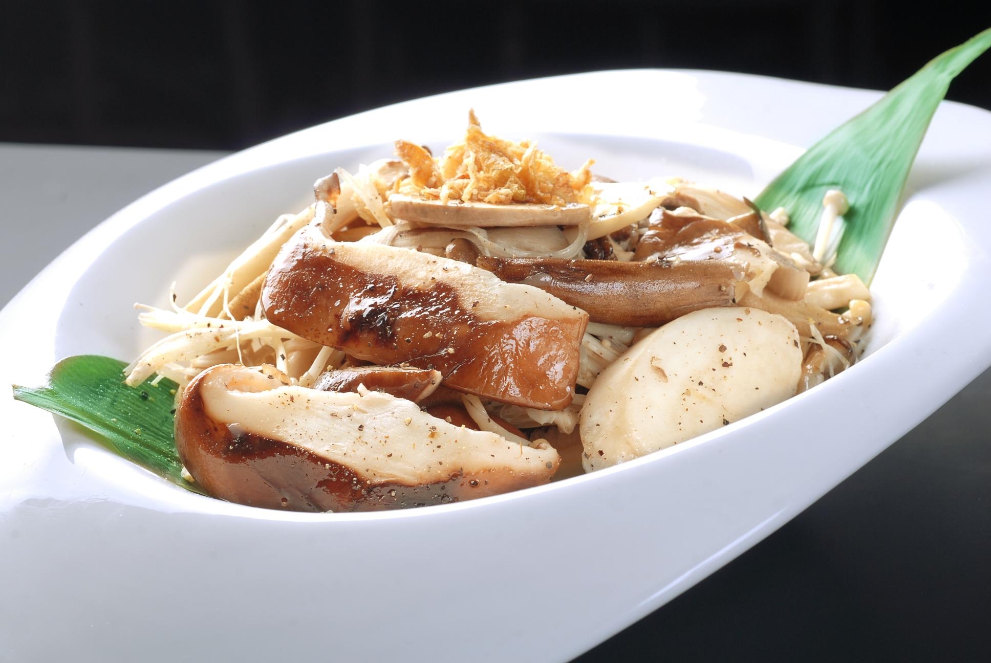 什锦炒菇高清图片