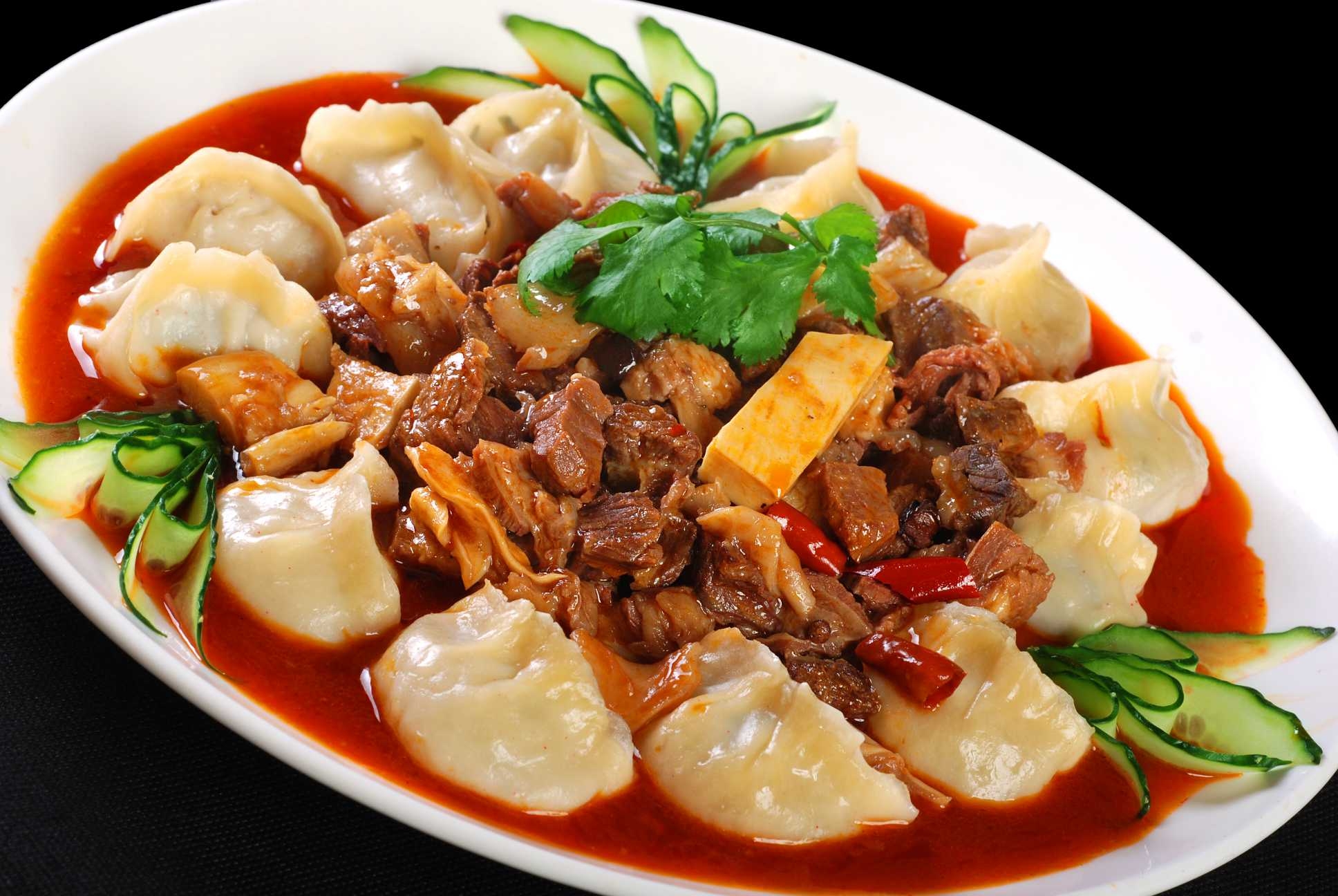 水饺烧牛肉高清图片