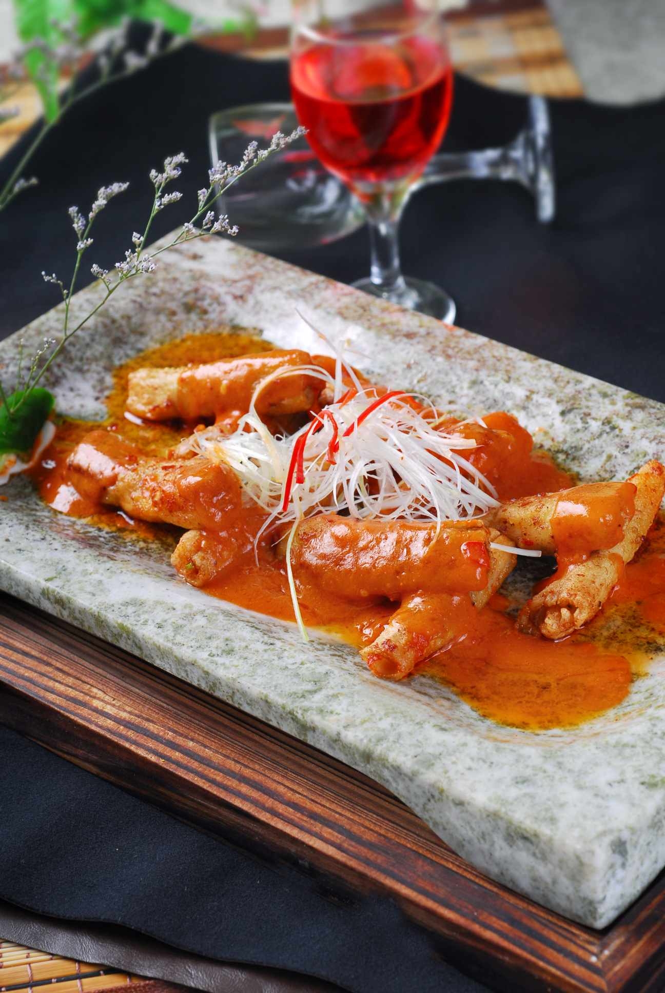 餐饮美食川菜鹅肝酱焗鸡腿菇高清图片