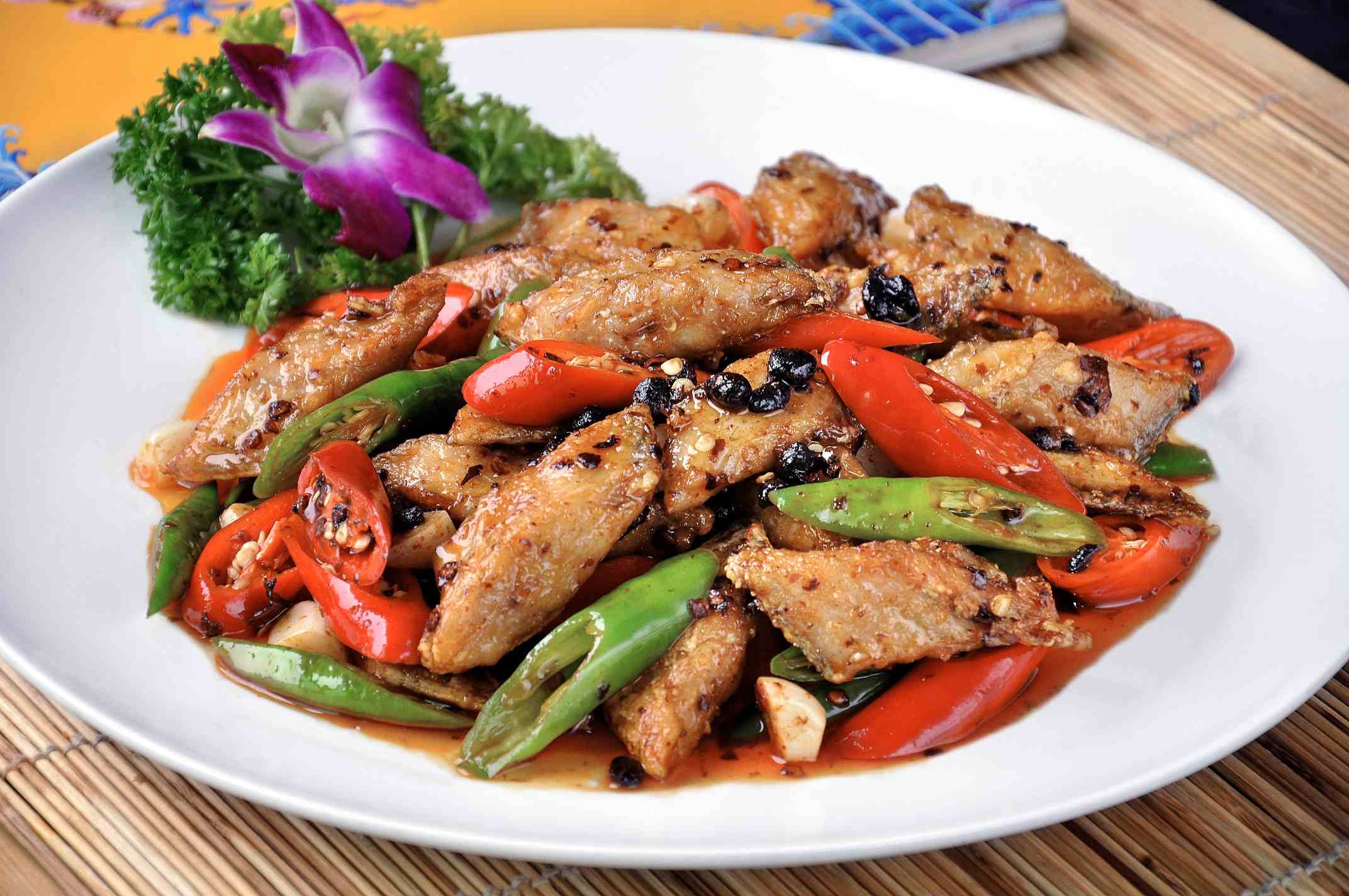 餐饮美食川菜带鱼干妈带鱼高清图片