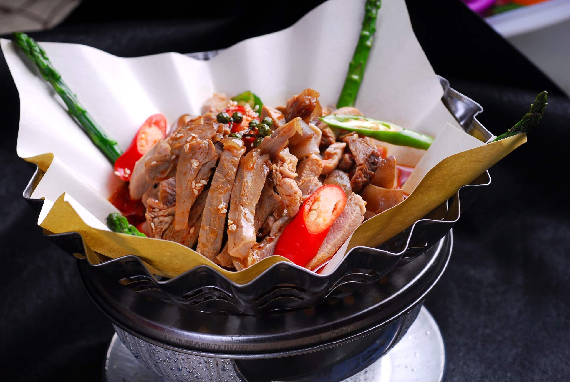 餐饮美食时尚川菜纸锅乳牛高清图片