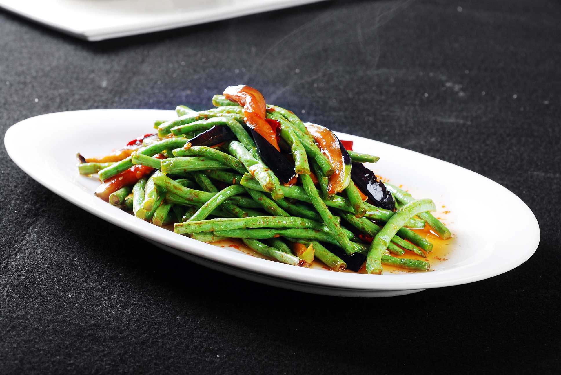 餐饮美食川菜长豆角炒茄瓜高清图片