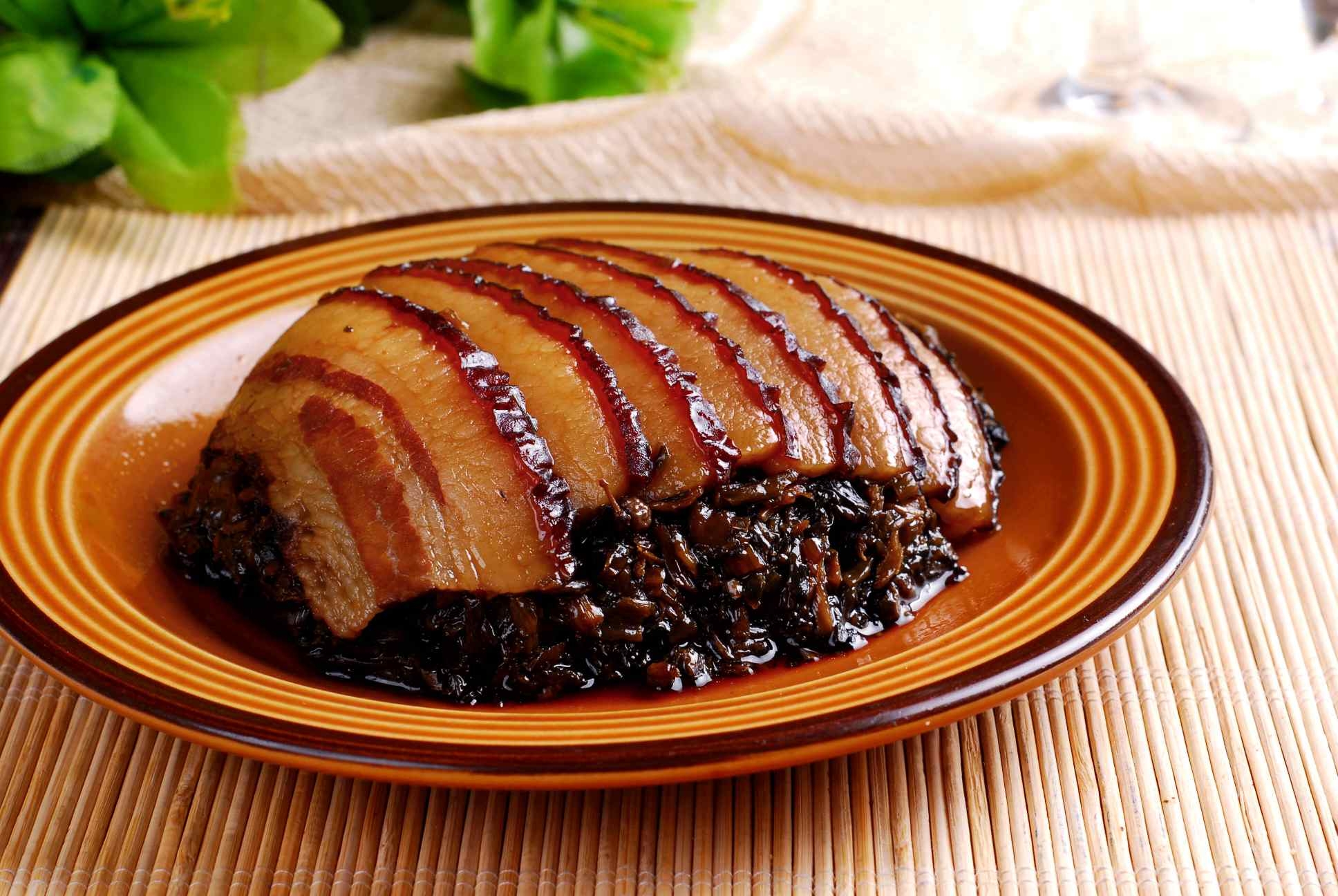 餐饮美食川菜热菜乡村咸烧白1高清图片