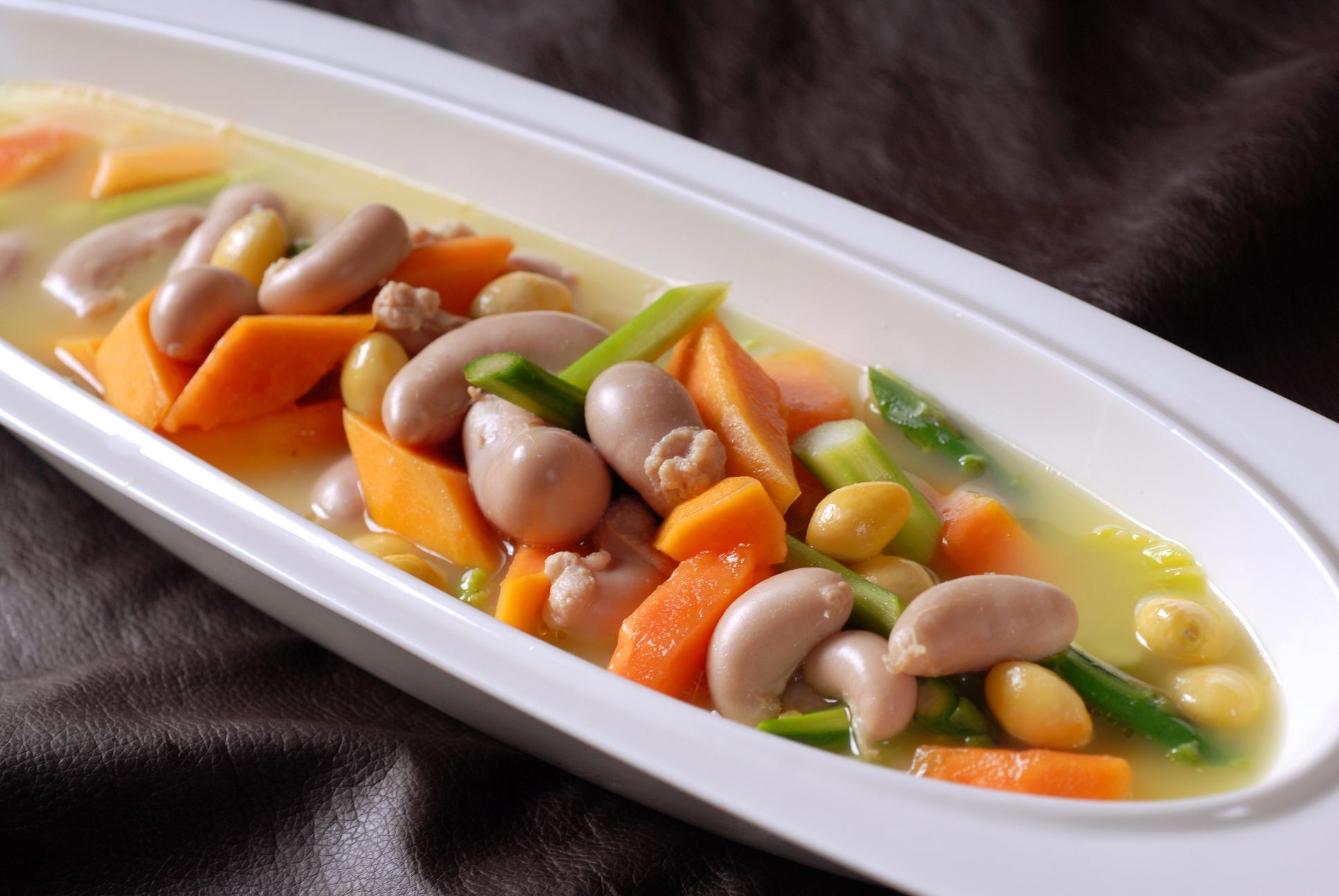 餐饮美食养颜木瓜鸡肾高清图片