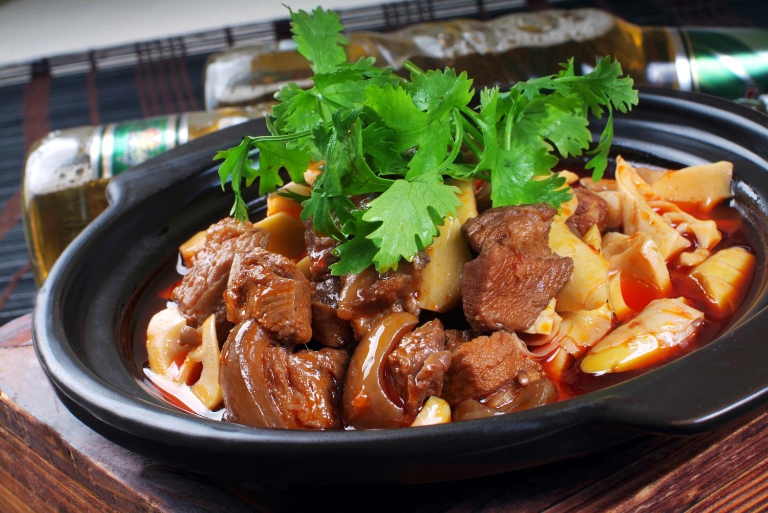 高山笋烧乳牛高清图片