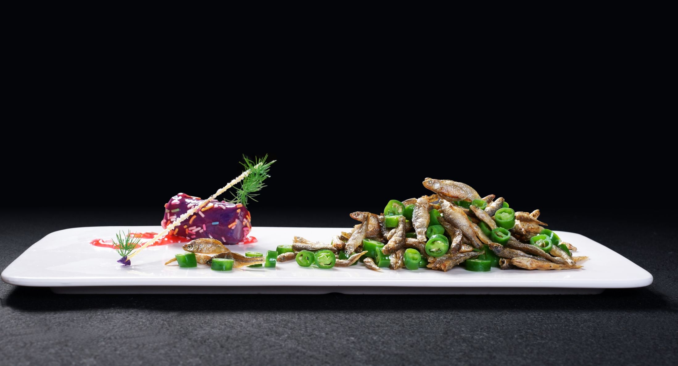 餐饮美食湘菜洞庭小鱼干高清图片